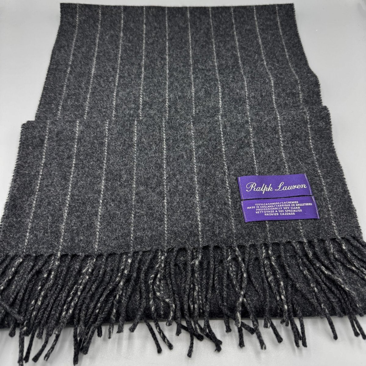 Écharpe Purple Label Ralph Lauren grise en cachemire - Le Beau Gustave