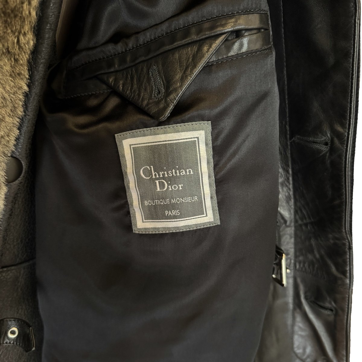 Manteau Christian Dior en cuir noir avec gilet amovible en fourrure - Le Beau Gustave