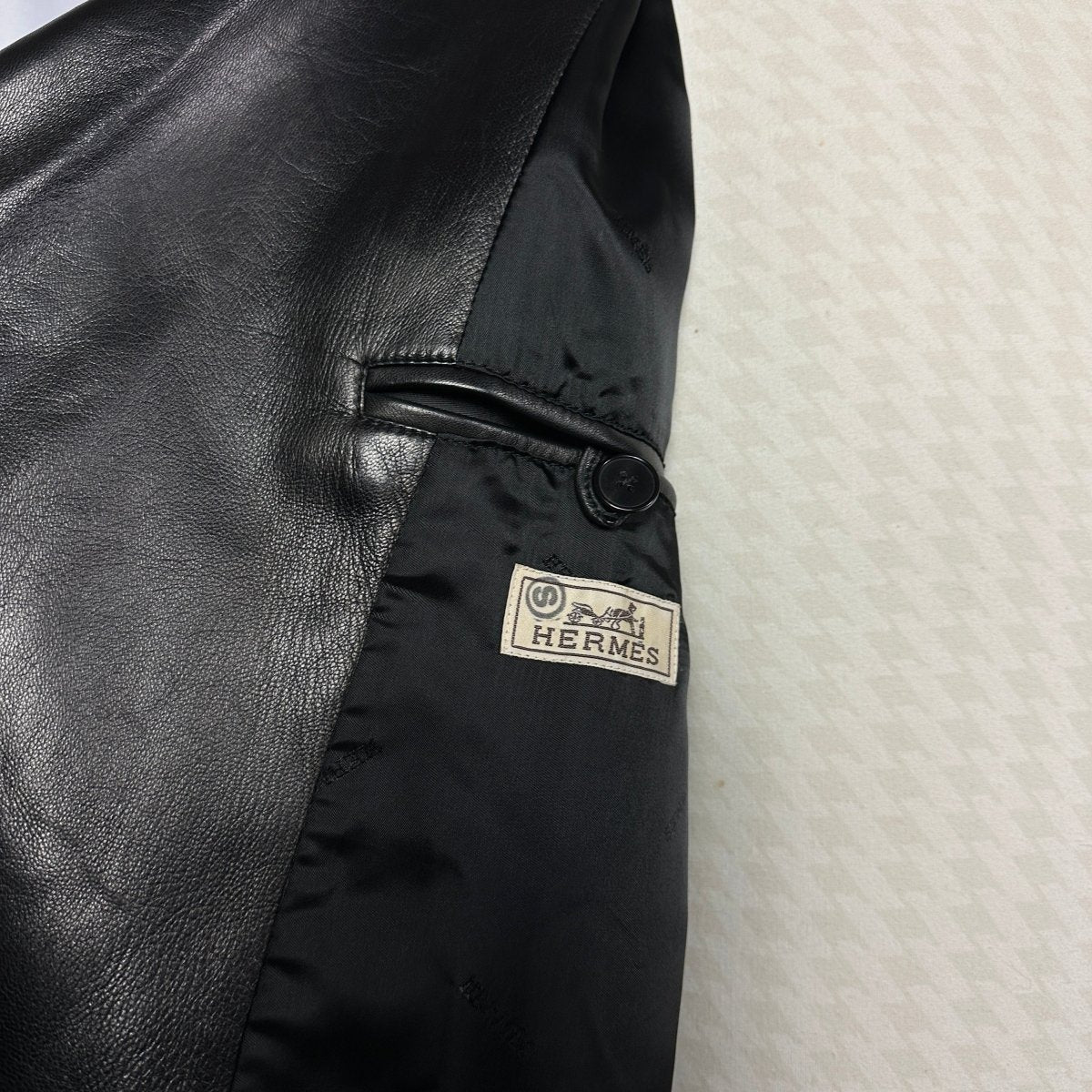 Manteau en cuir noir Hermès - Le Beau Gustave