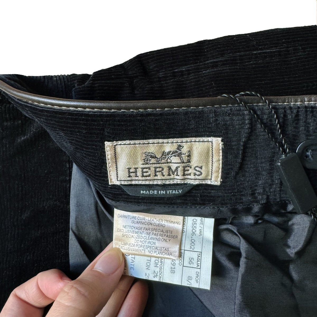 Pantalon neuf Hermès en velours côtelé noir - Le Beau Gustave