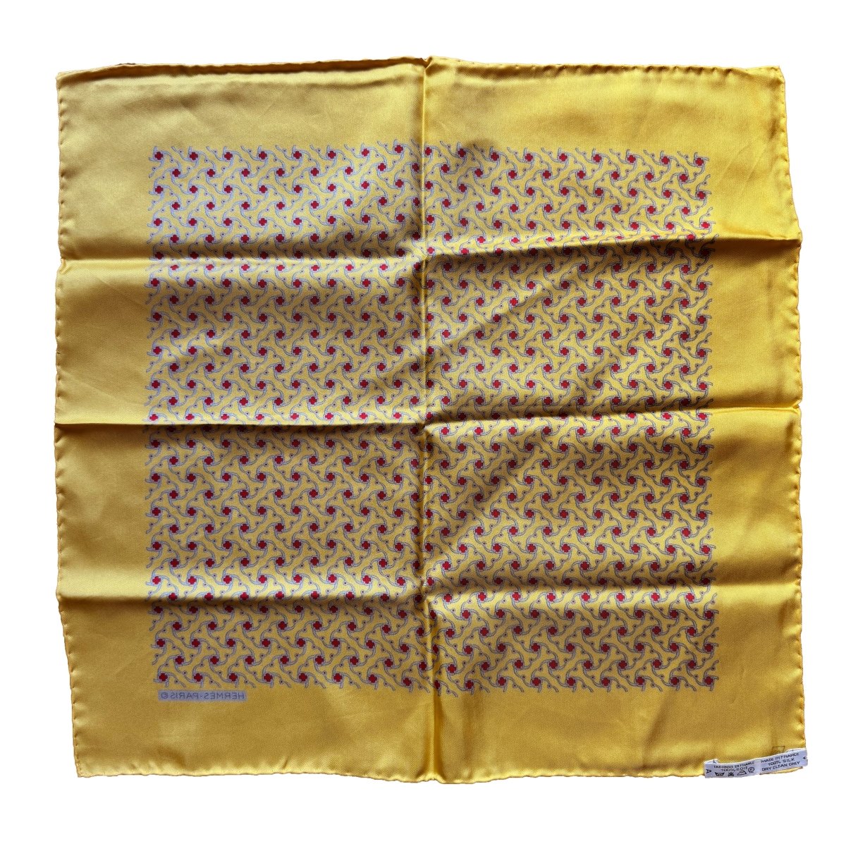Pochette Hermès jaune à motif géométrique rouge et gris - Le Beau Gustave