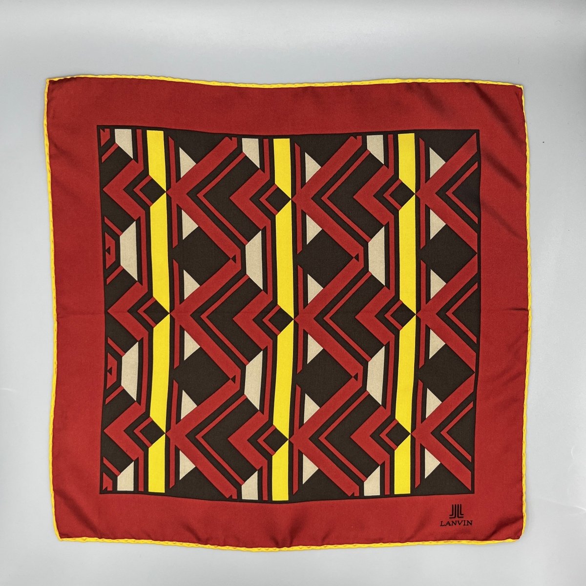 Pochette Lanvin bordeaux à motifs jaunes et noirs - Le Beau Gustave