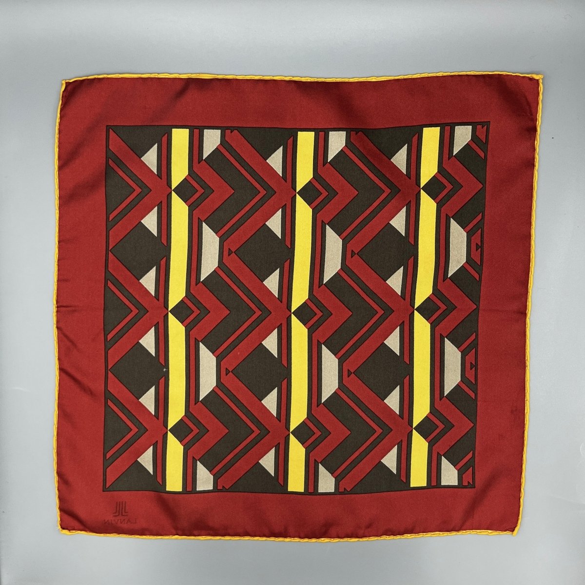 Pochette Lanvin bordeaux à motifs jaunes et noirs - Le Beau Gustave