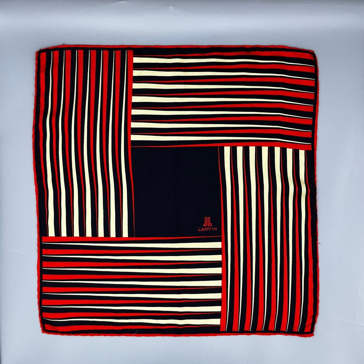 Pochette Lanvin noire à motifs orange et beige - Le Beau Gustave