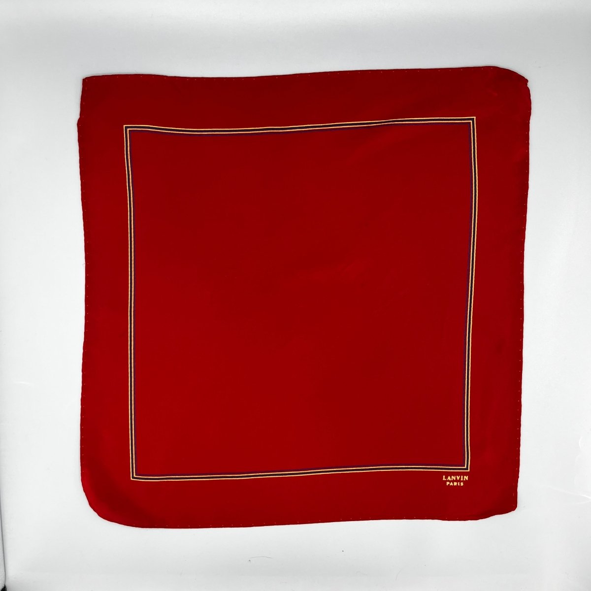 Pochette Lanvin rouge à contour bleu et beige - Le Beau Gustave