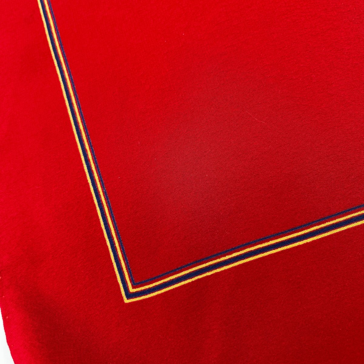 Pochette Lanvin rouge à contour bleu et beige - Le Beau Gustave