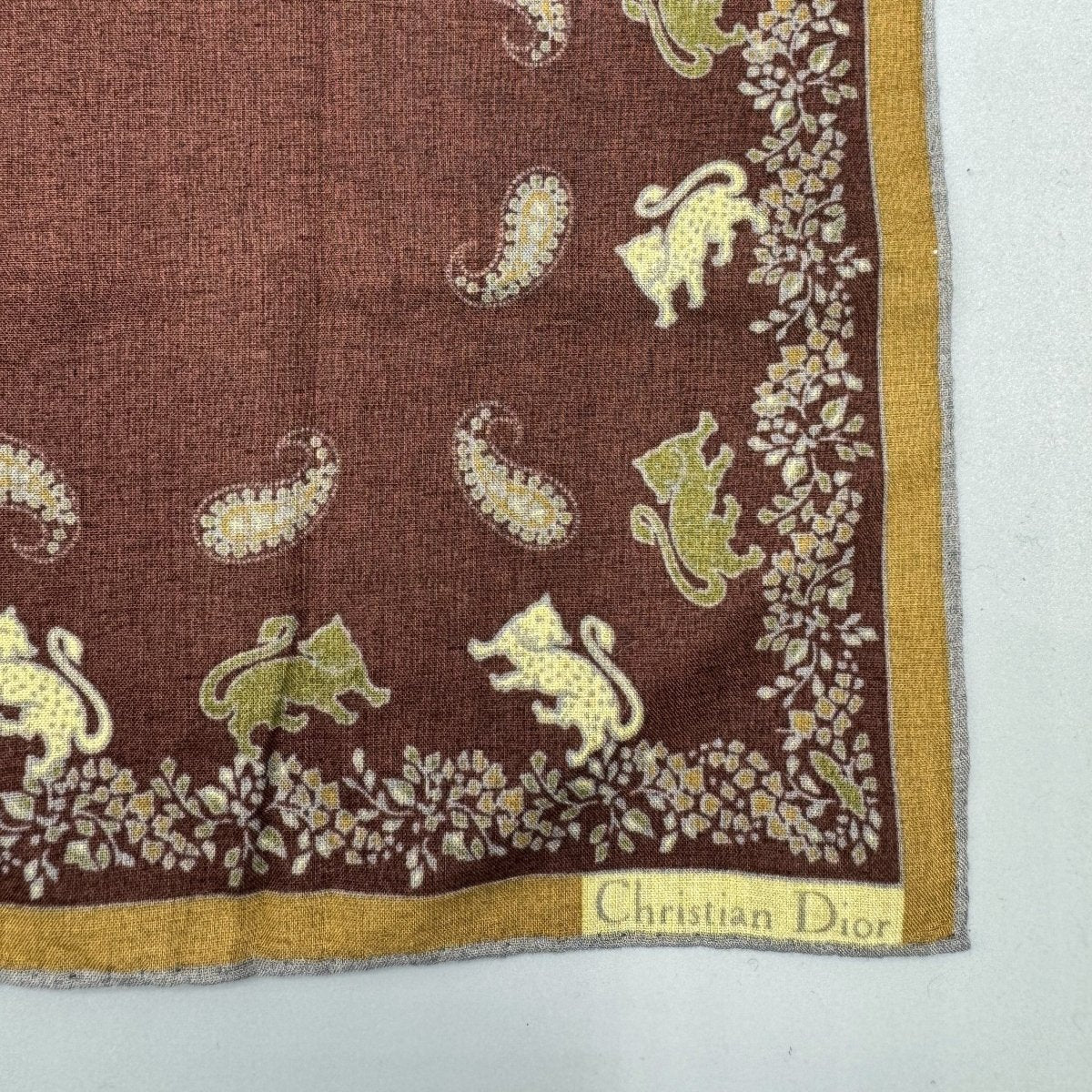 Pochette vintage Christian Dior marron à motifs félins et cachemire - Le Beau Gustave