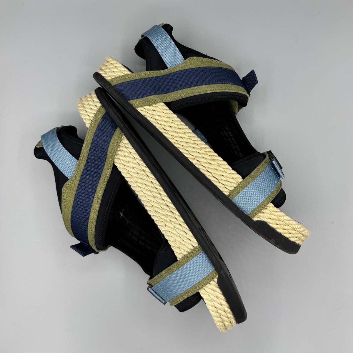 Sandales Dior Atlas vertes, bleues et noires - Le Beau Gustave