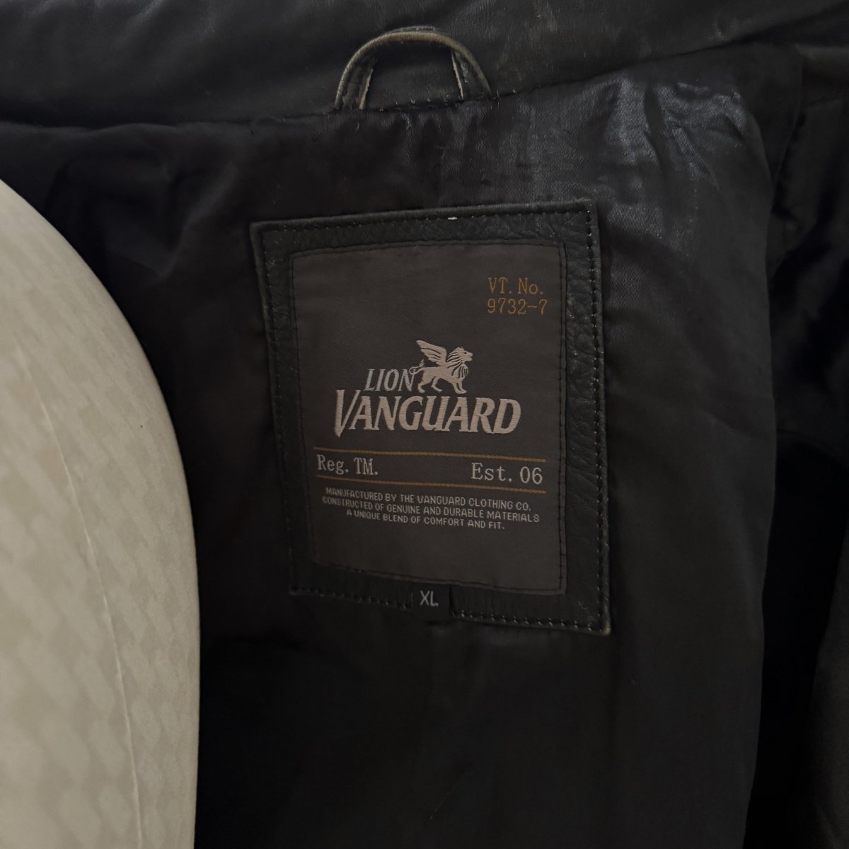 Veste collector Vanguard en cuir noir à écussons - Le Beau Gustave
