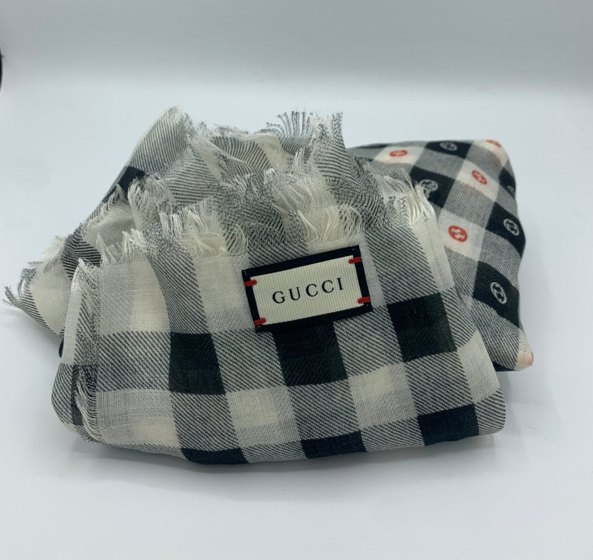 Etole Gucci. - Le Beau Gustave