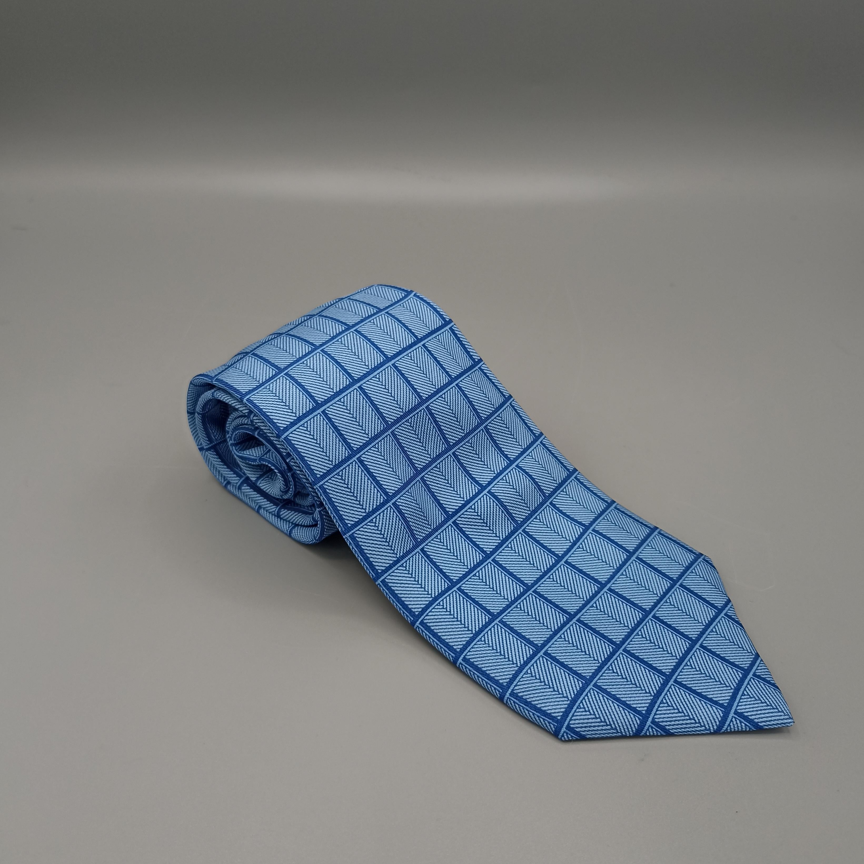 Cravate bleue Hermès
