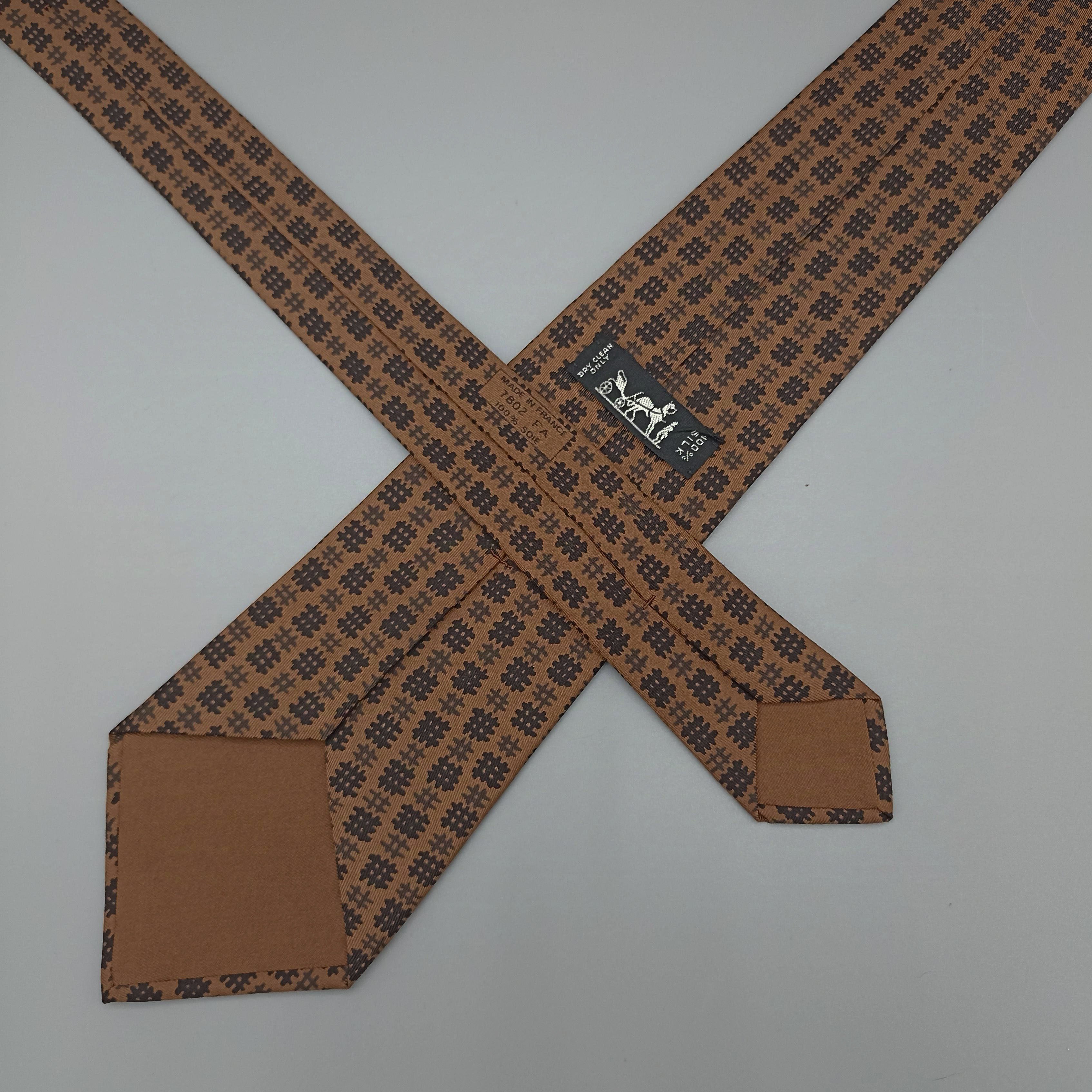 Cravate Hermès à motifs