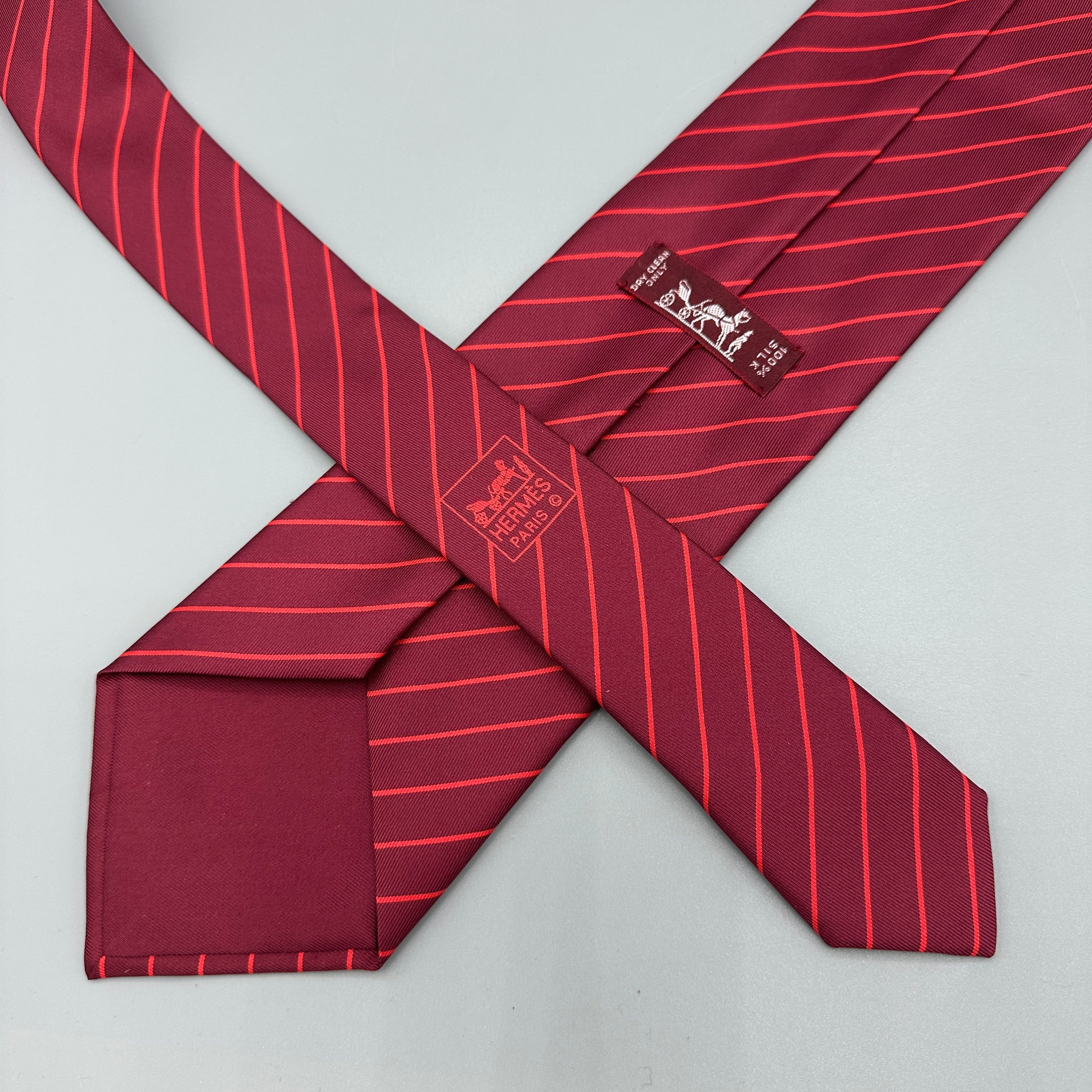 Cravate Hermès à rayures