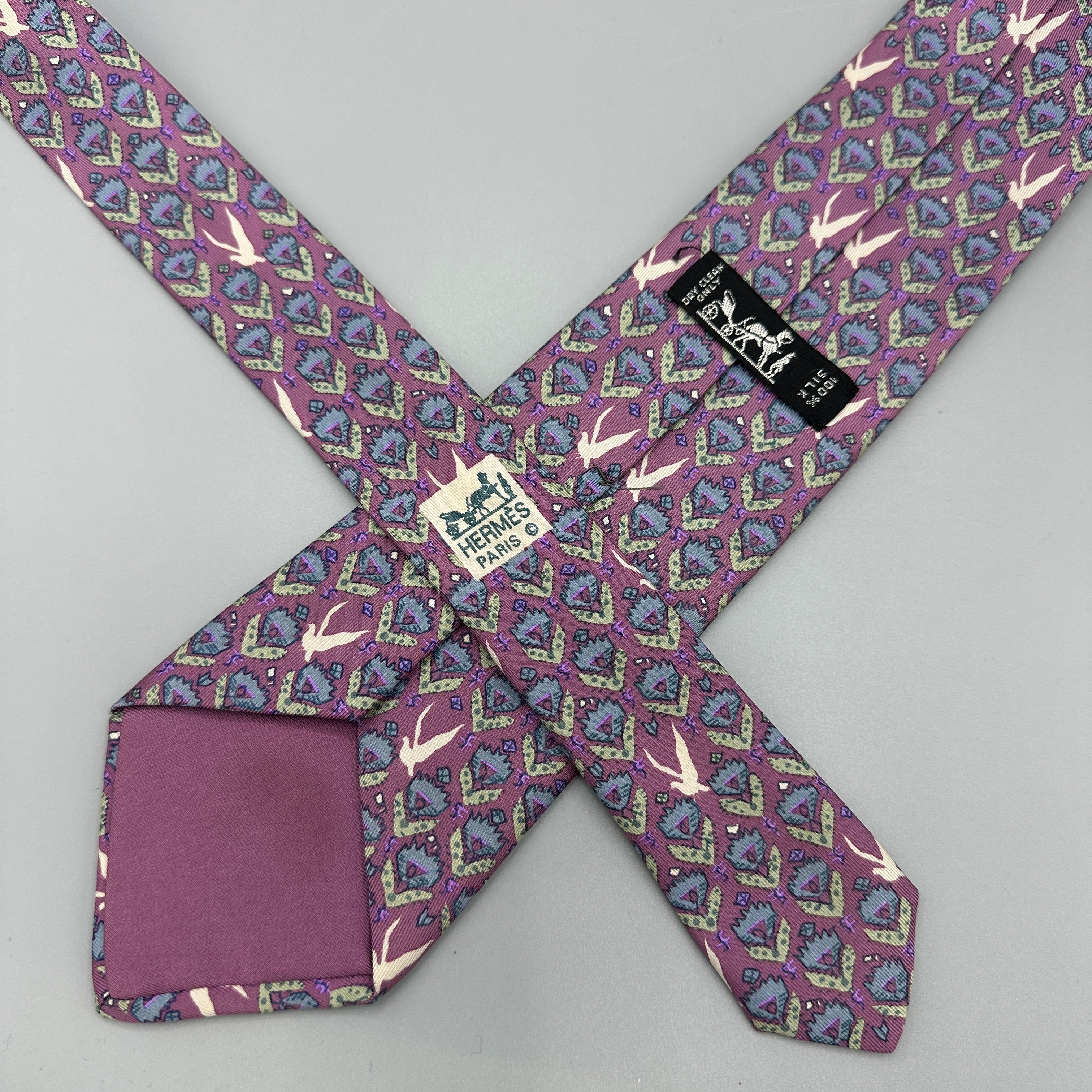 Cravate violette Hermès