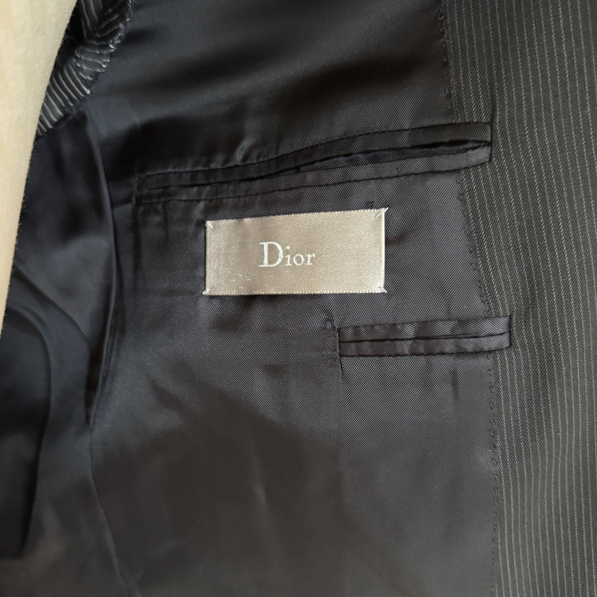 Costume 2 pièces Dior noir à fines rayures grises