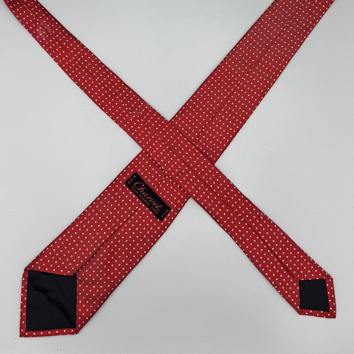 Cravate Charvet rouge à micro-pois blancs et gris