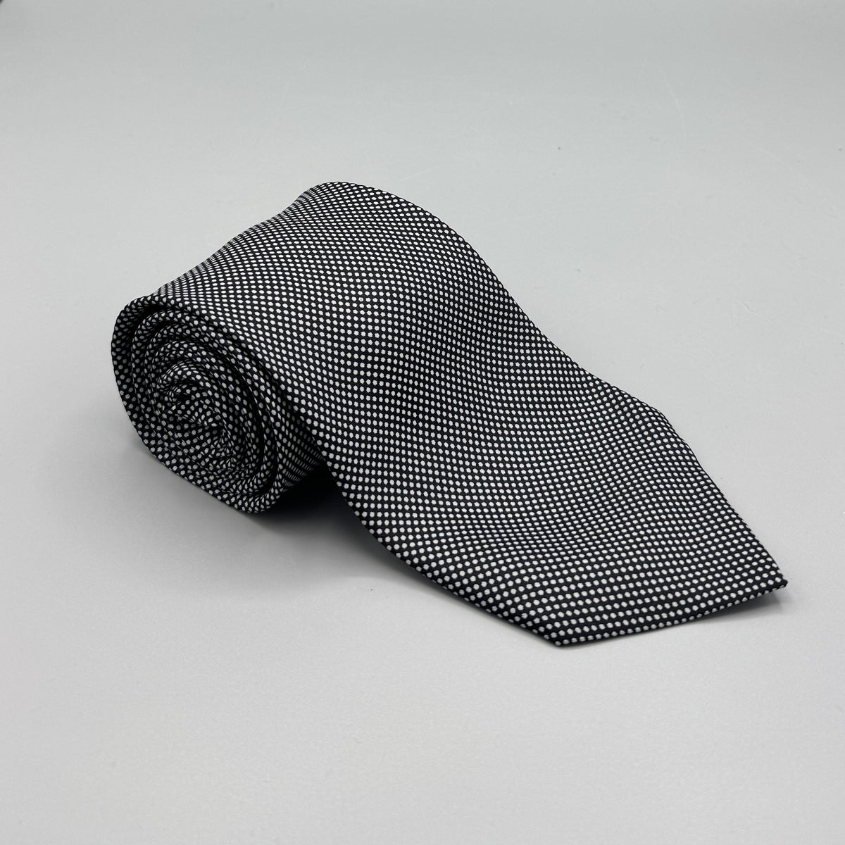 Cravate Charvet noire à micro-pois gris