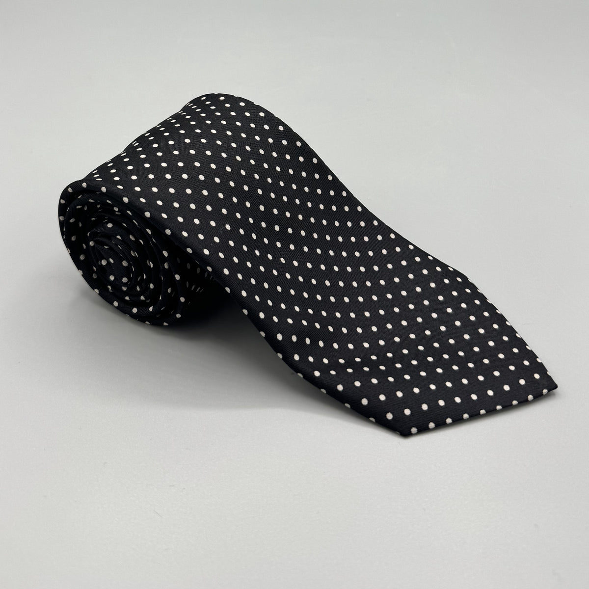 Cravate Charvet noire à pois blancs