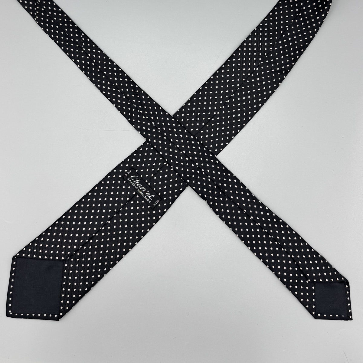 Cravate Charvet noire à pois blancs