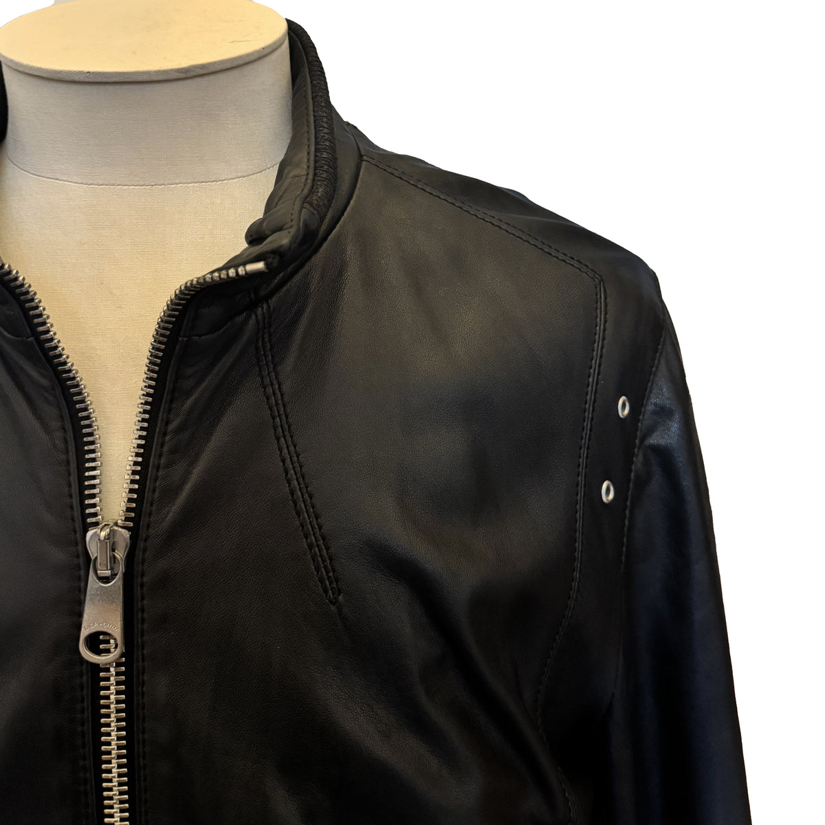 Blouson Dior en cuir noir, style bomber