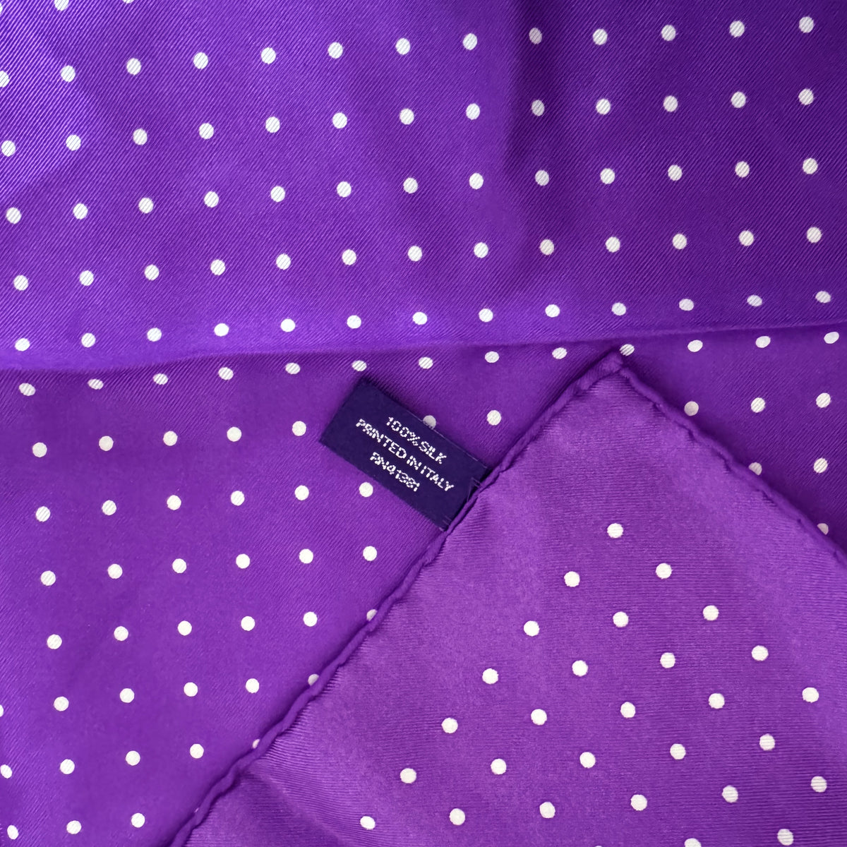 Pochette en soie Purple Label Ralph Lauren violette à pois blancs