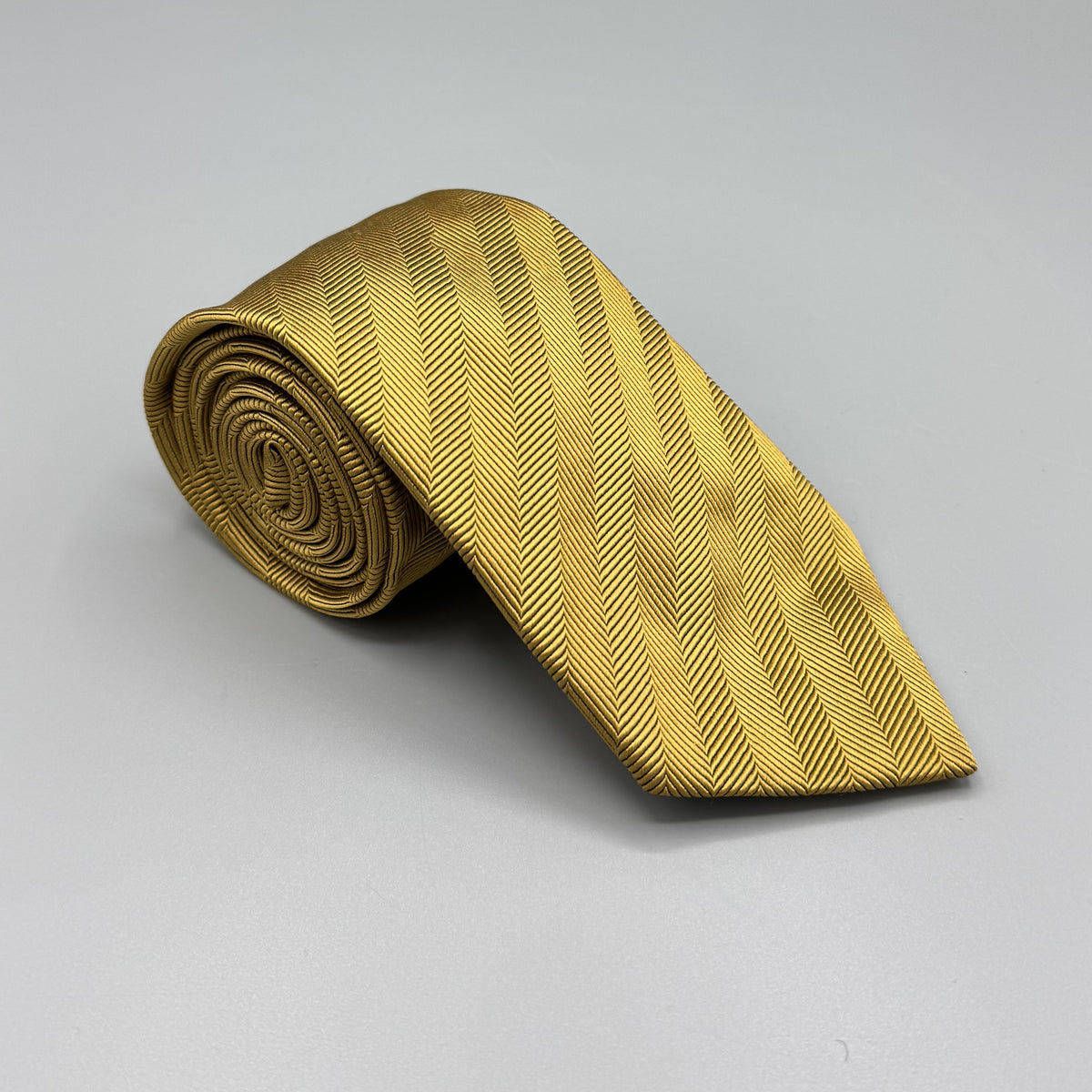 Cravate Marcel Rochas jaune doré à chevrons