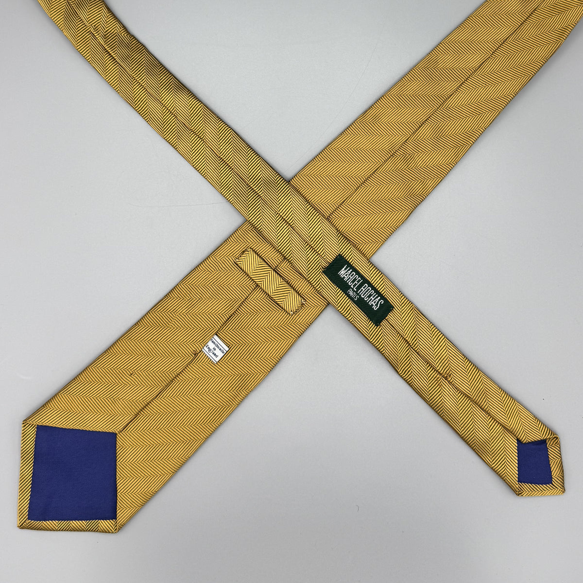 Cravate Marcel Rochas jaune doré à chevrons