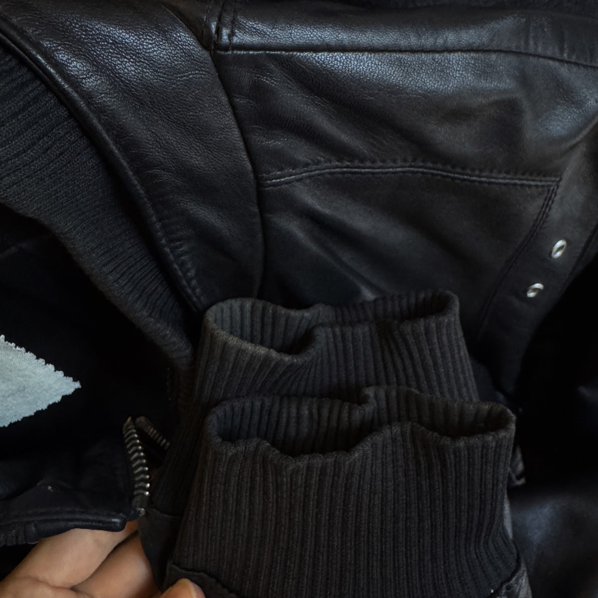 Blouson Dior en cuir noir, style bomber