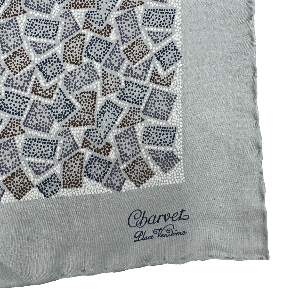 Pochette Charvet gris perle à motif pointillés multicolores