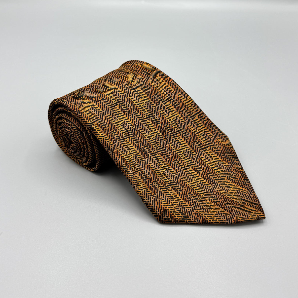 Cravate Hermès orange et brun à motif "H"