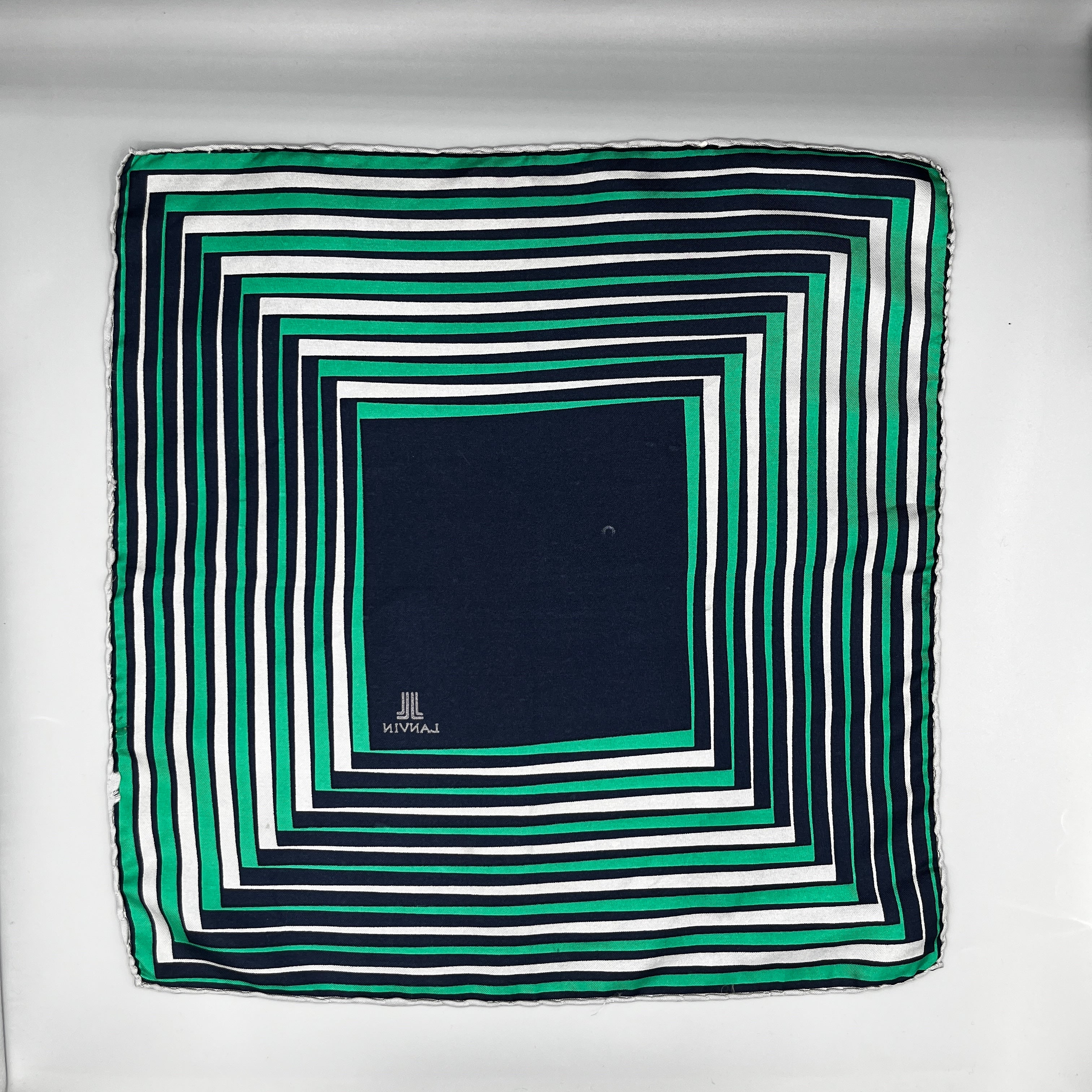 Pochette Lanvin bleu marine à motifs vert et gris