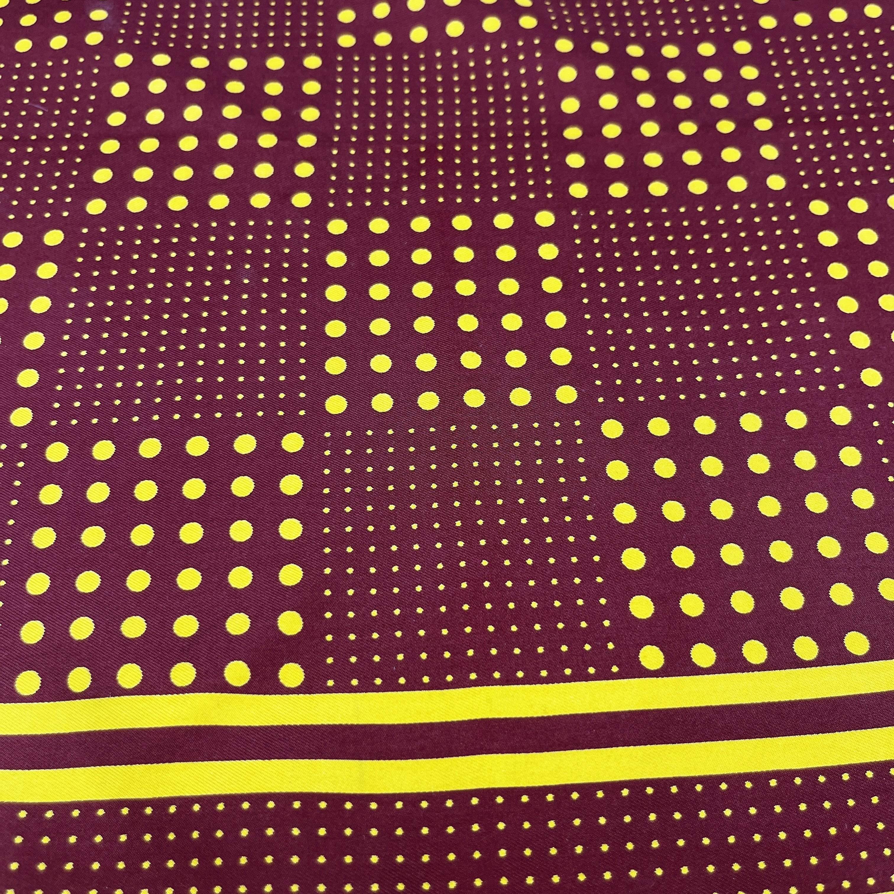 Pochette en soie bordeaux à motifs jaunes Sulka