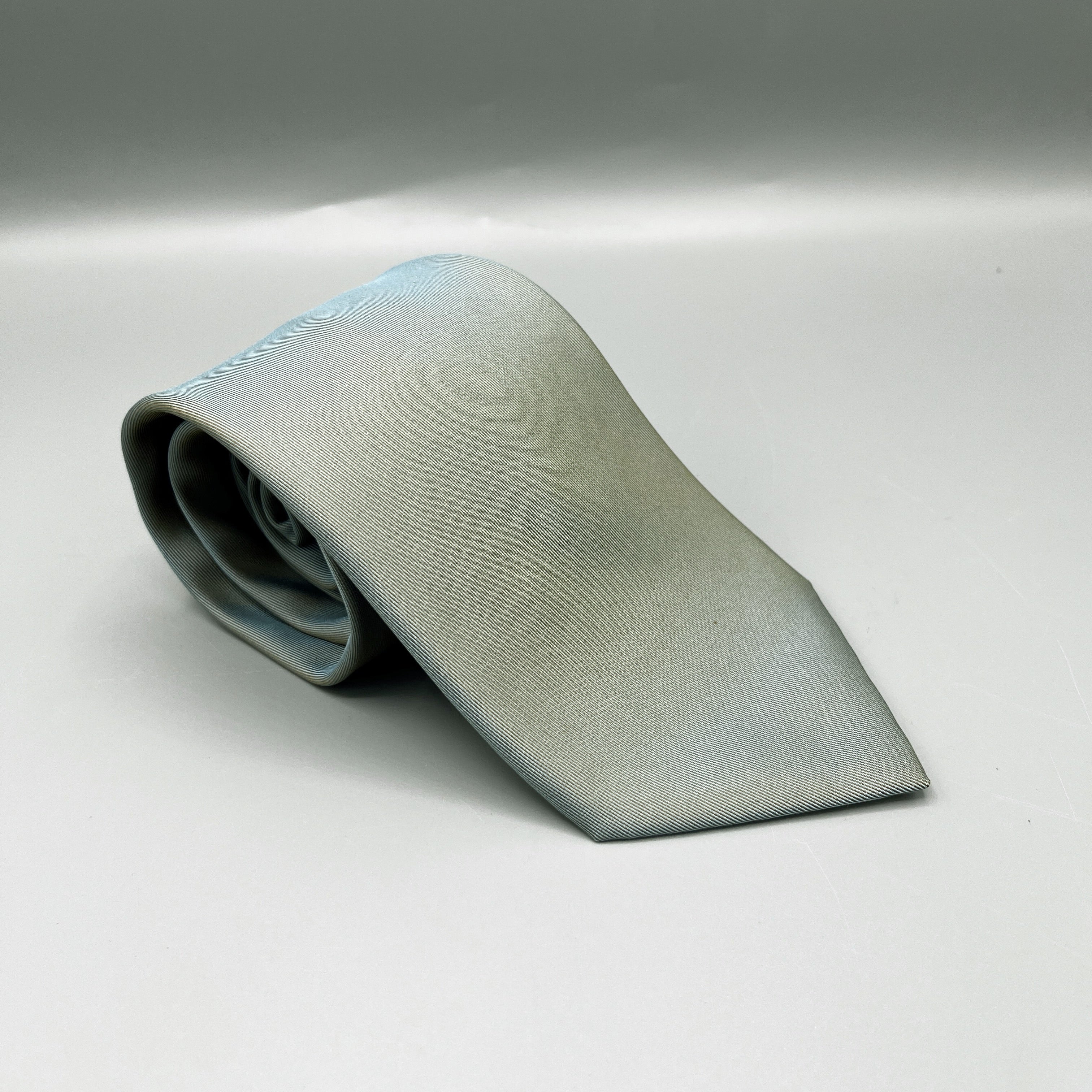 Cravate gris bleu en soie Hermès