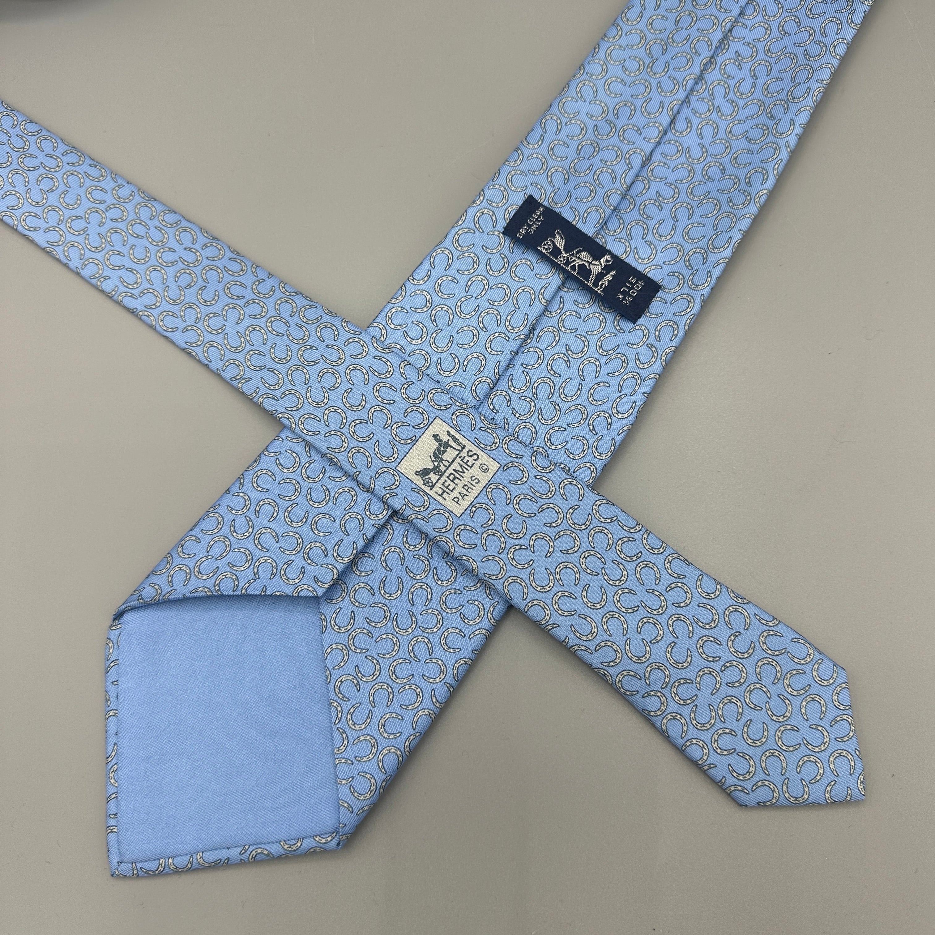 Hermès blue tie with horseshoe pattern