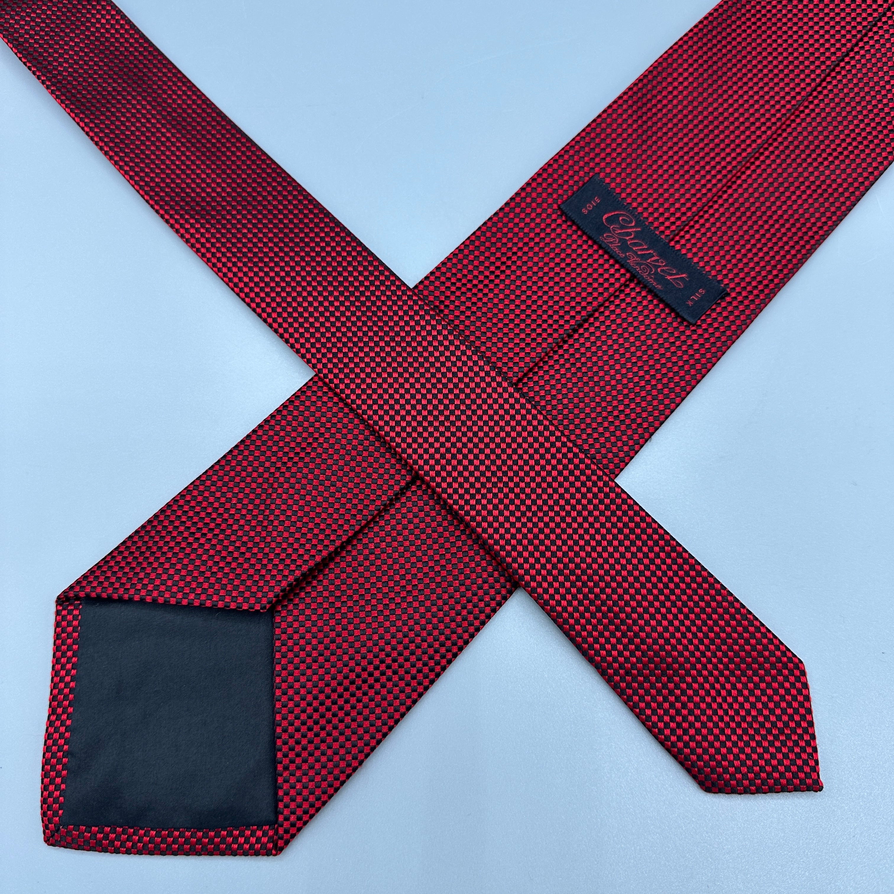 Cravate rouge et noire Charvet