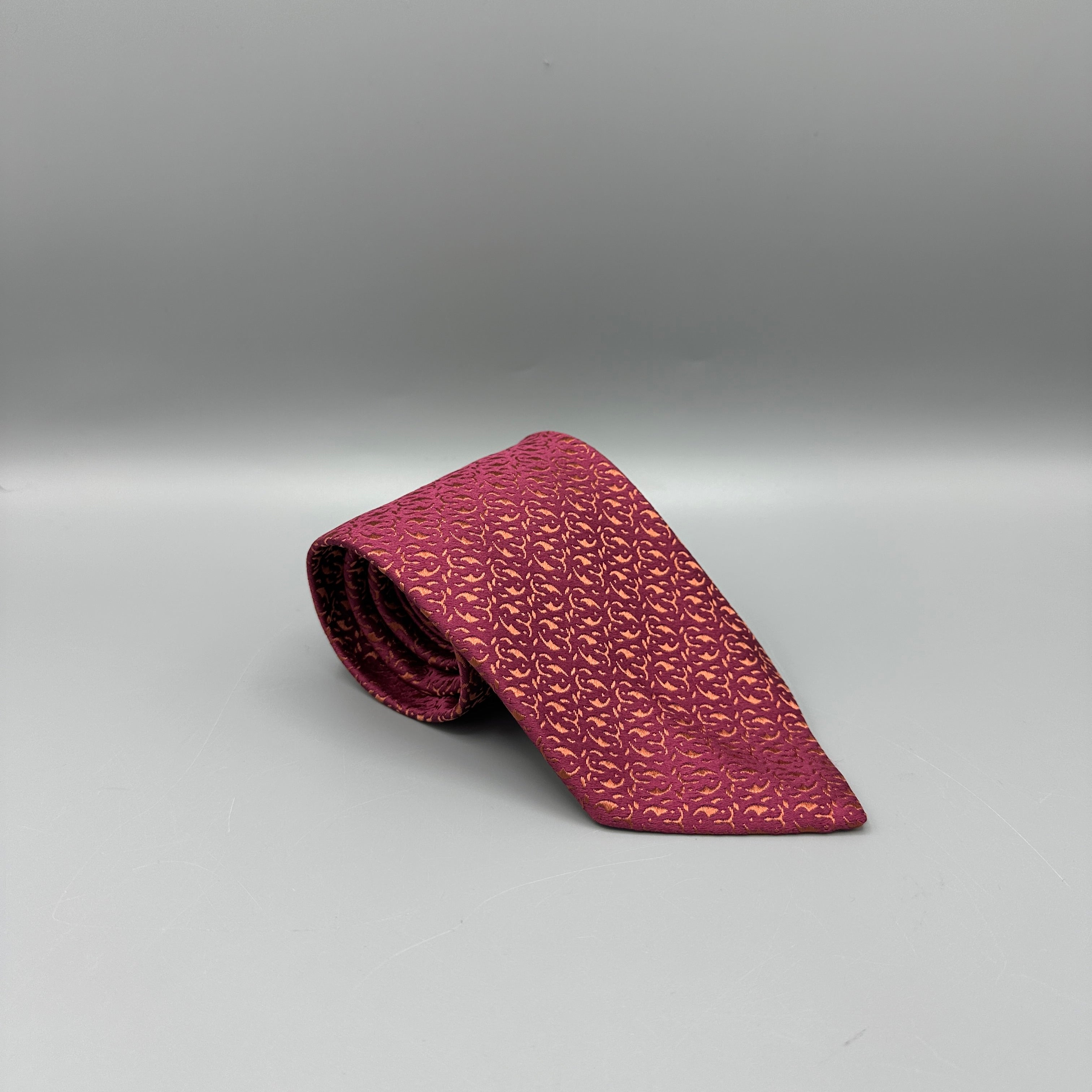 Cravate rose Charvet