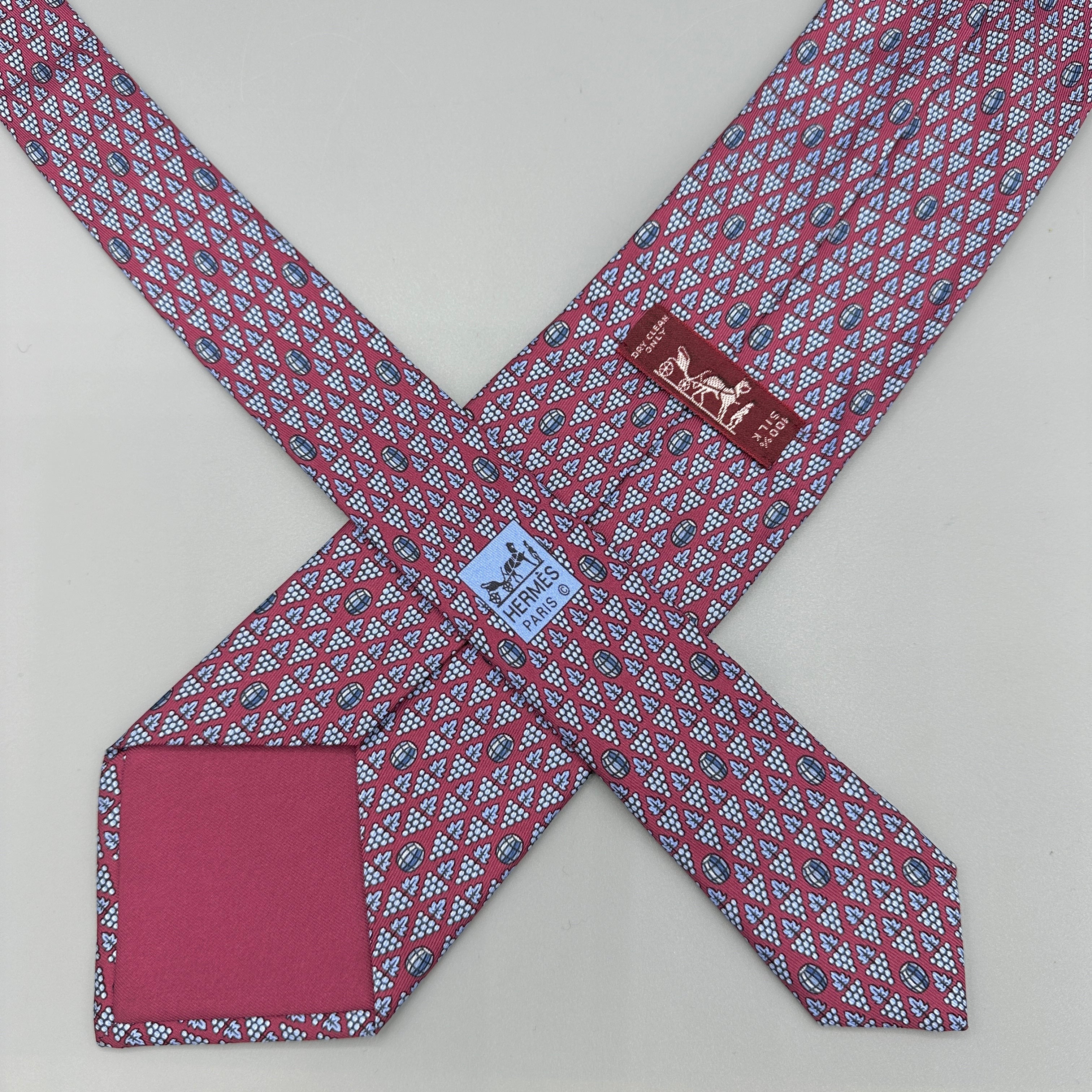 Cravate Hermès à motifs