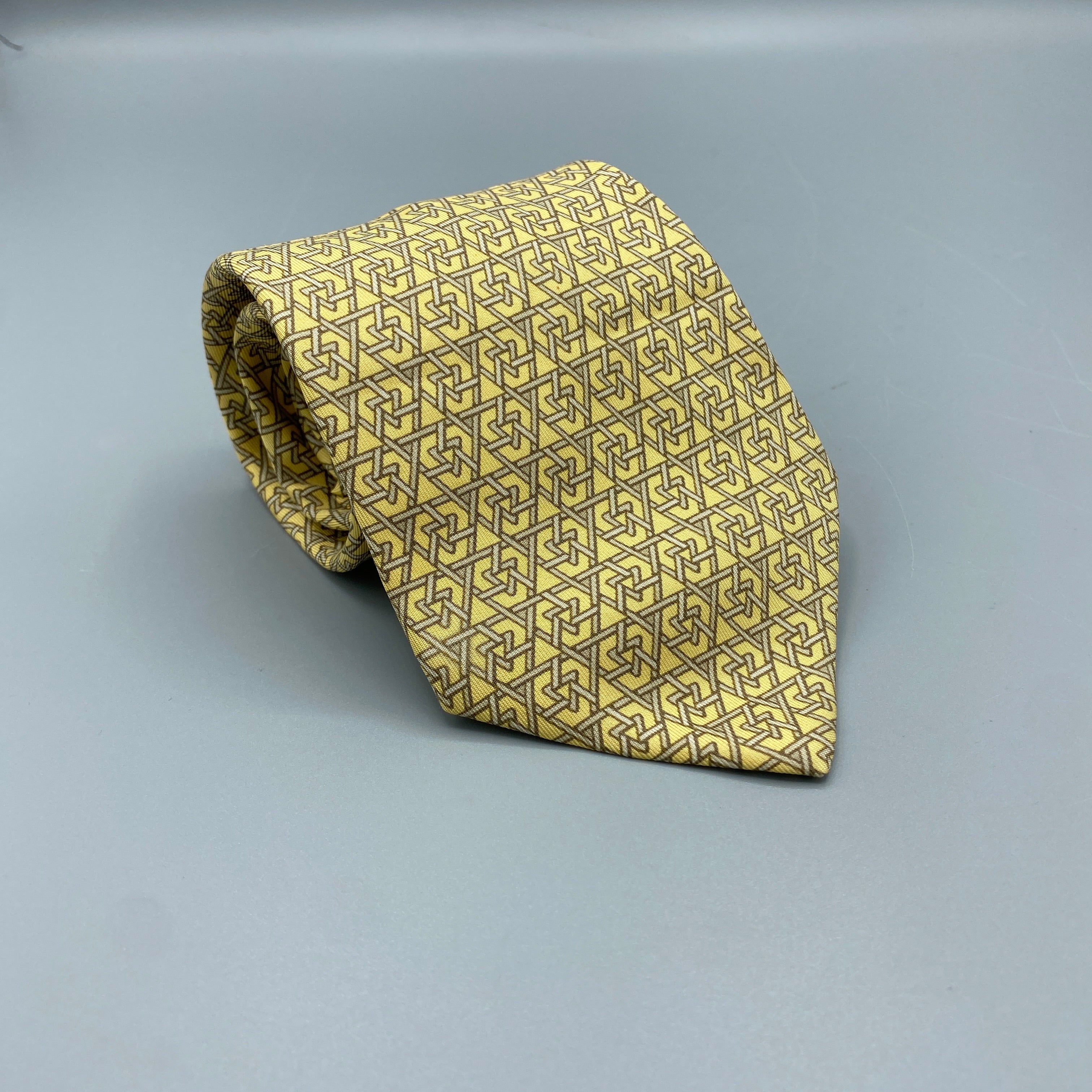 Cravate beige Hermès