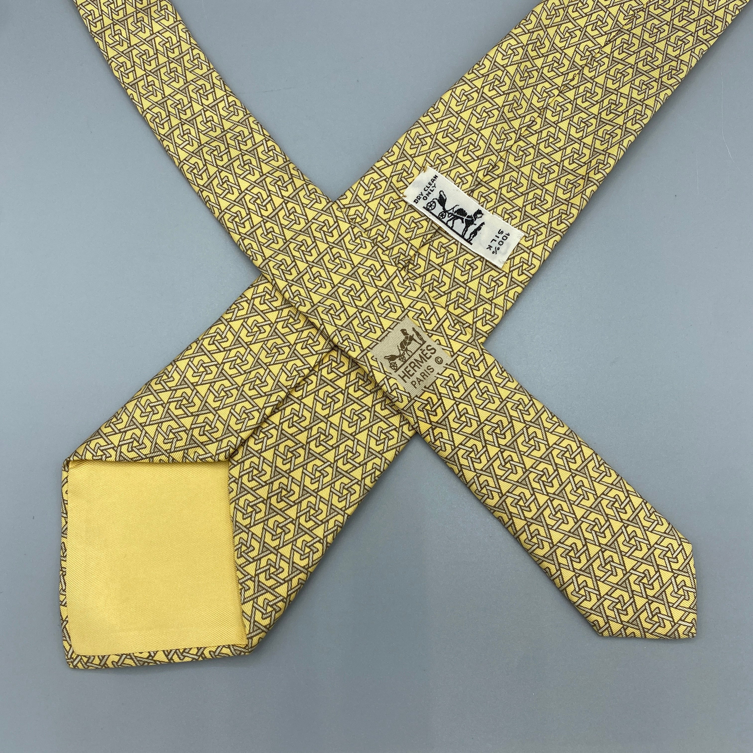 Cravate beige Hermès