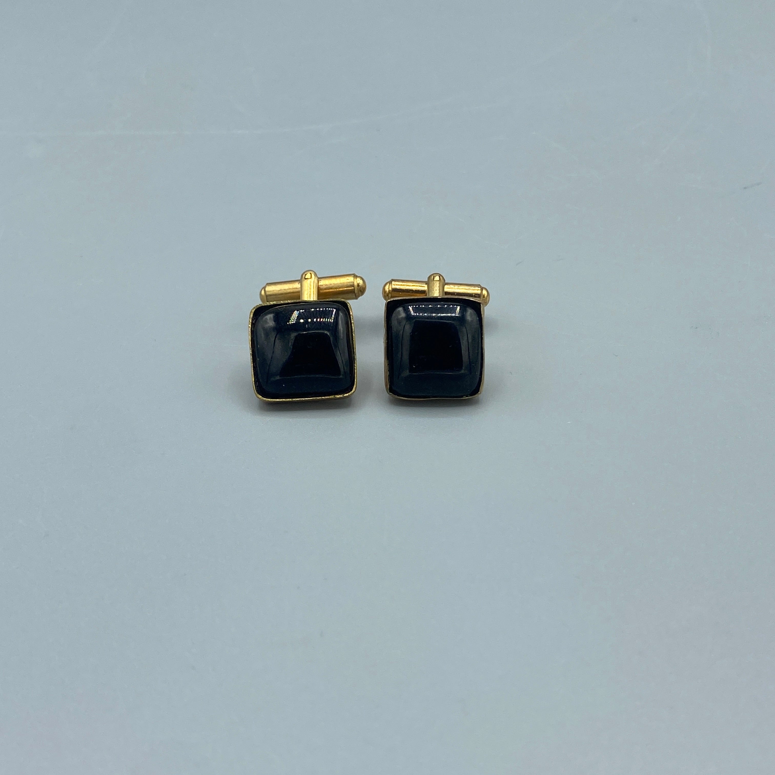 Boutons de manchette carré émaillés noirs