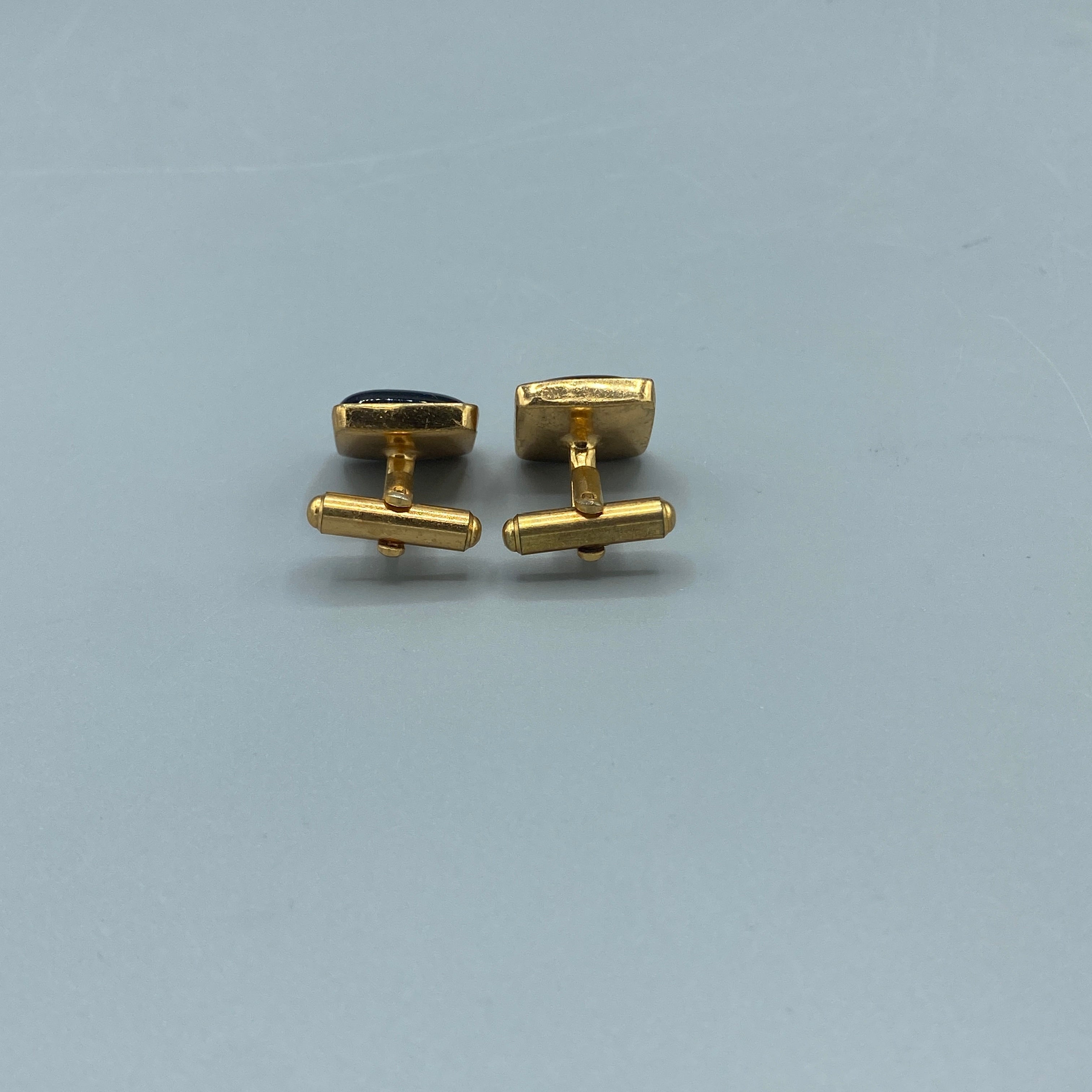 Boutons de manchette carré émaillés noirs