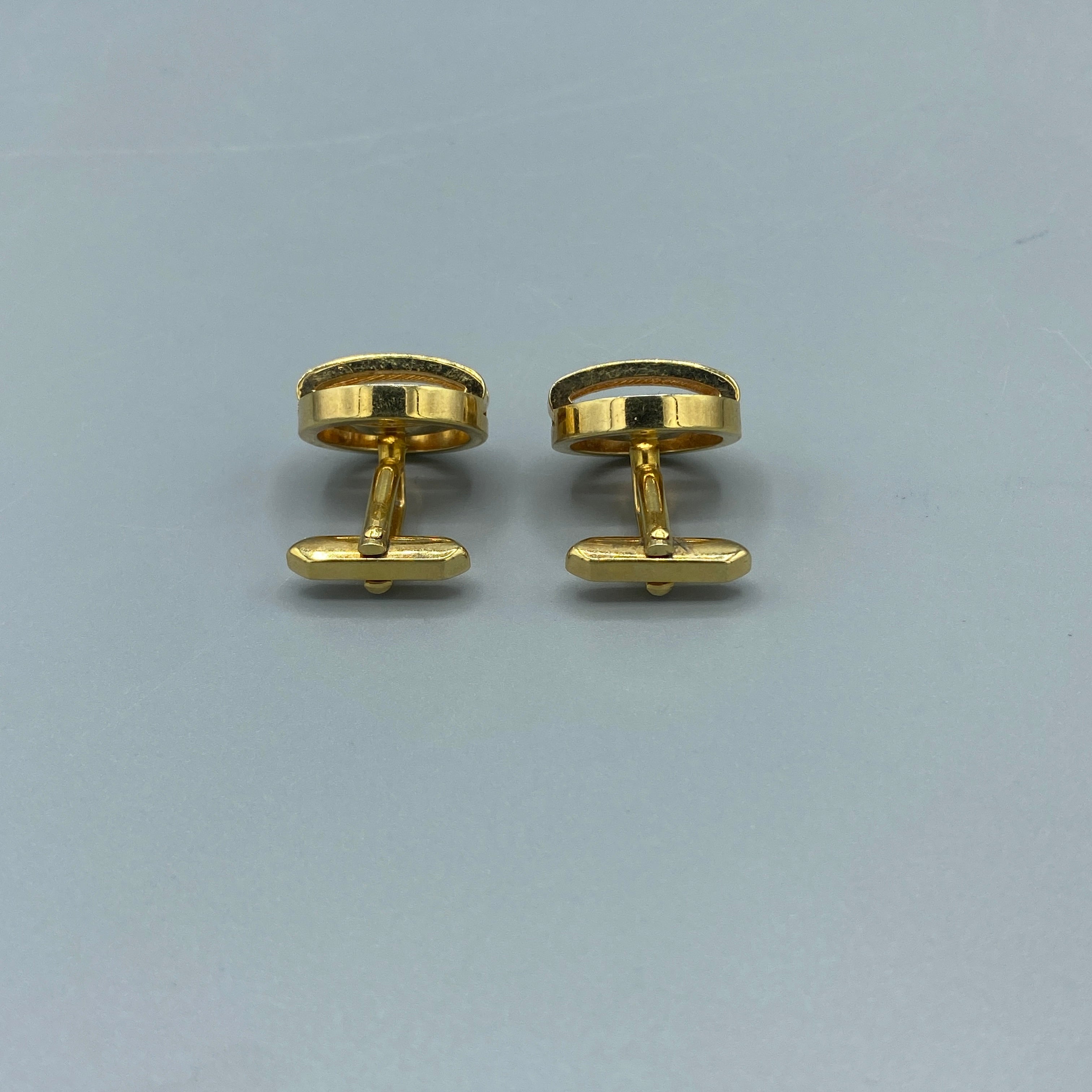 Boutons de manchette ronds dorés