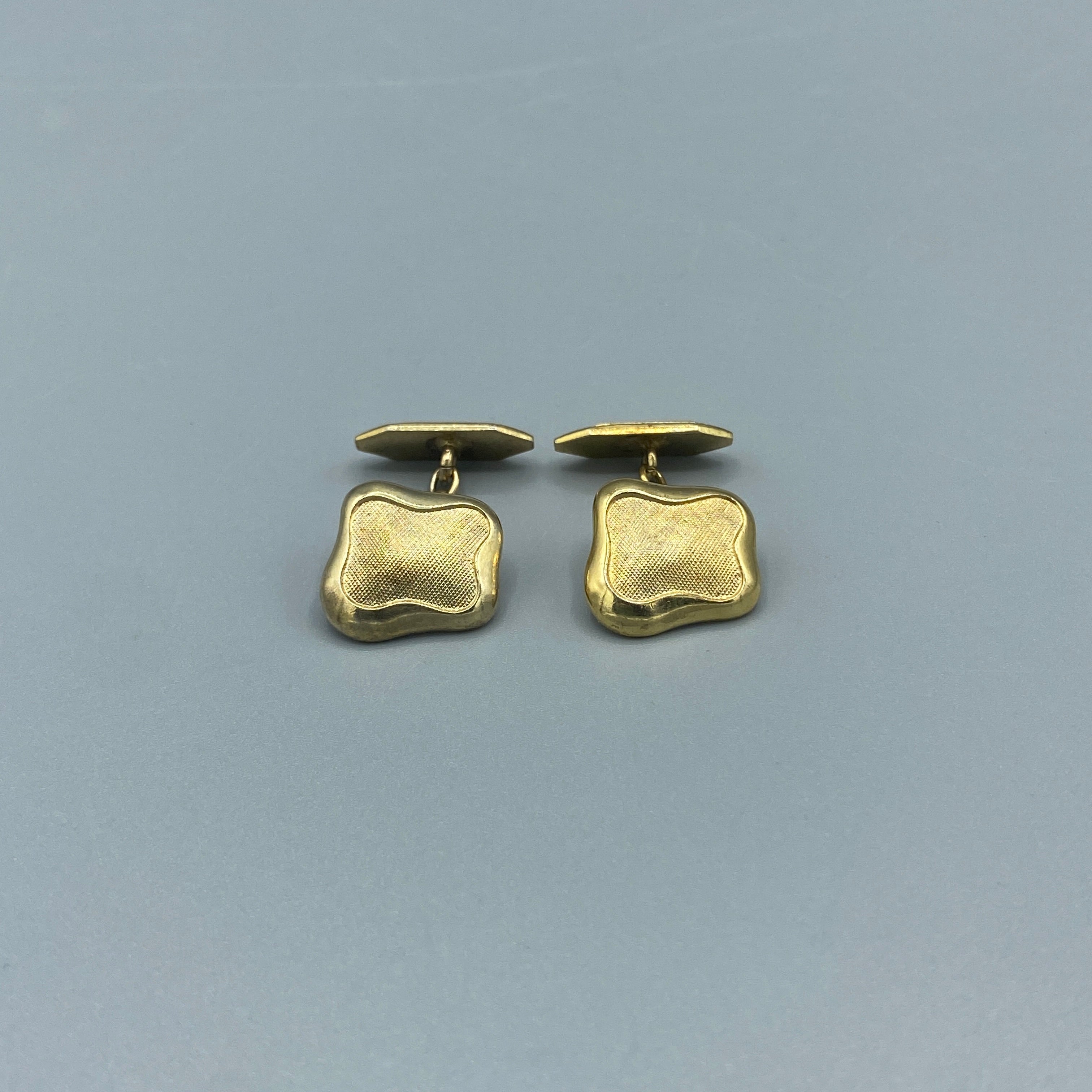 Boutons de manchette dorés vintage carrés