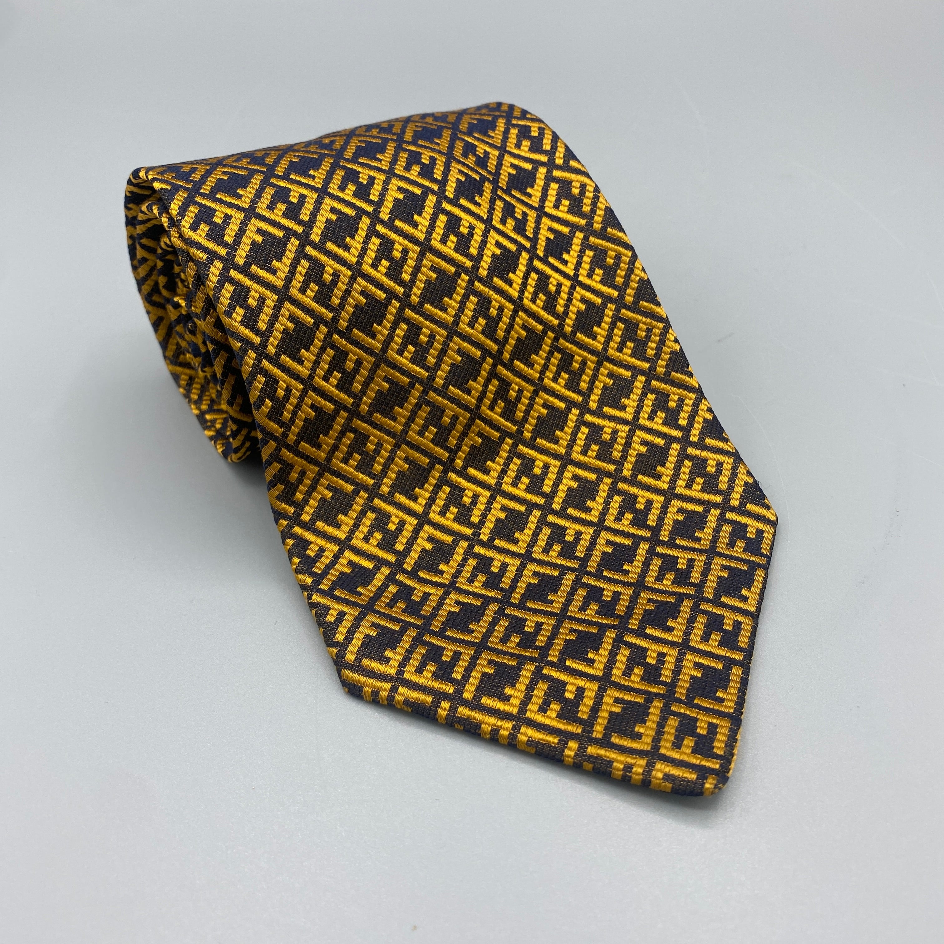 Cravate marron Fendi