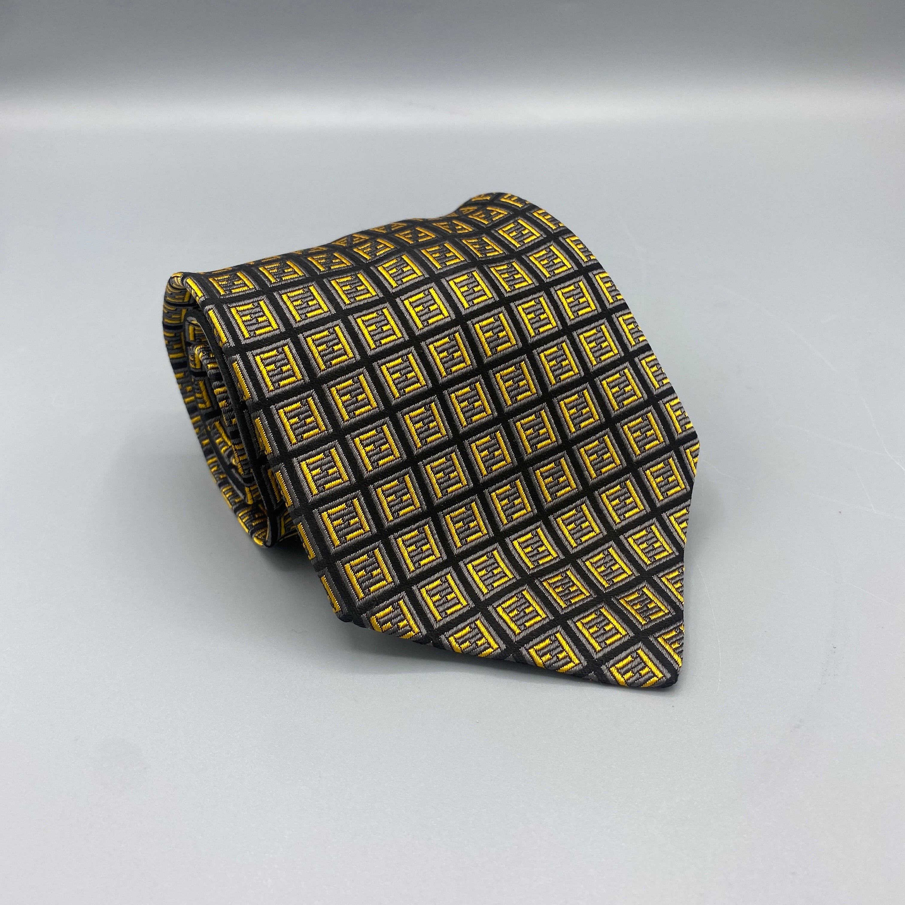 Cravate noir Fendi