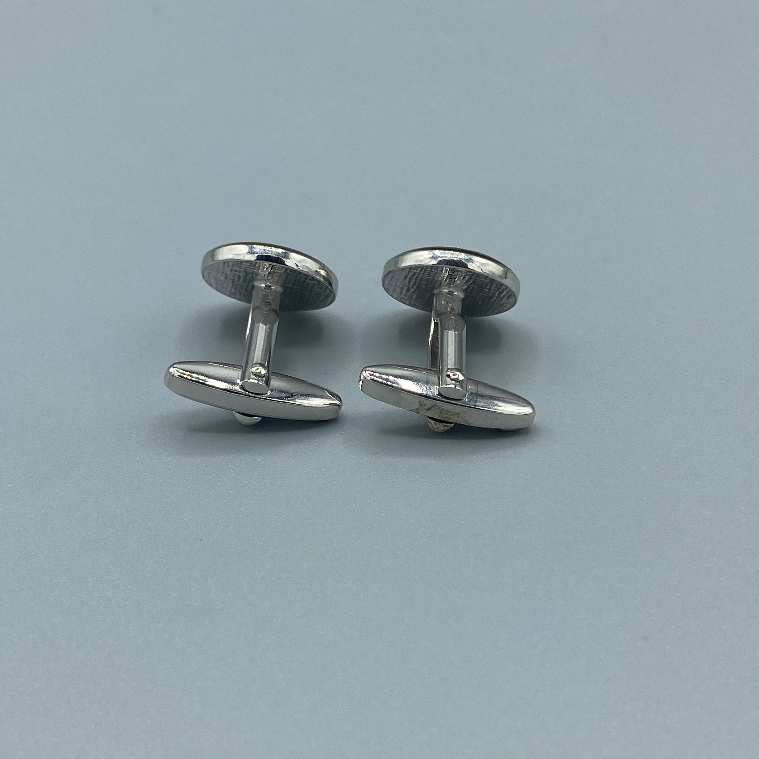 Boutons de manchette argentés ronds noirs et or