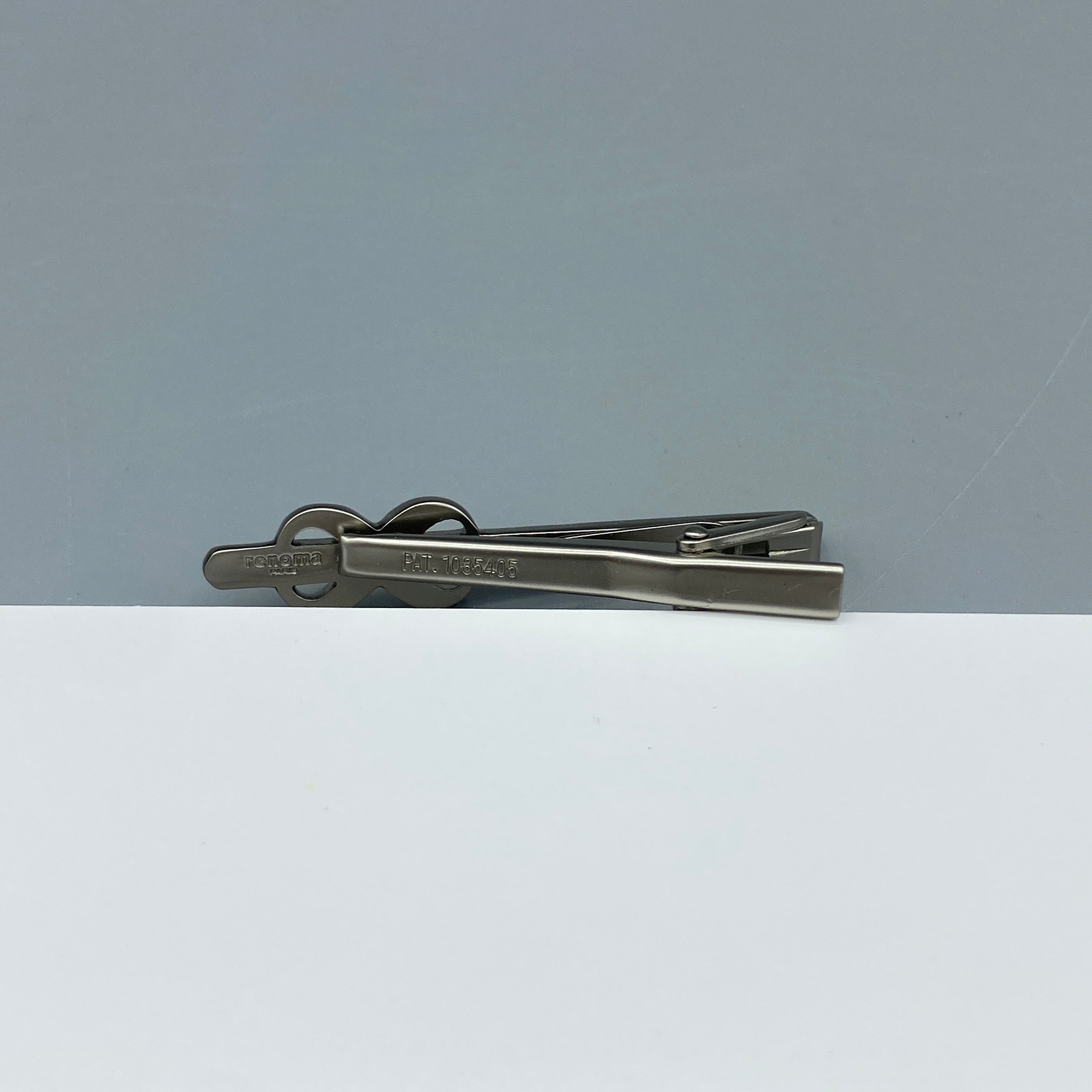 Boutons de manchette et pince à cravate argentés Renoma