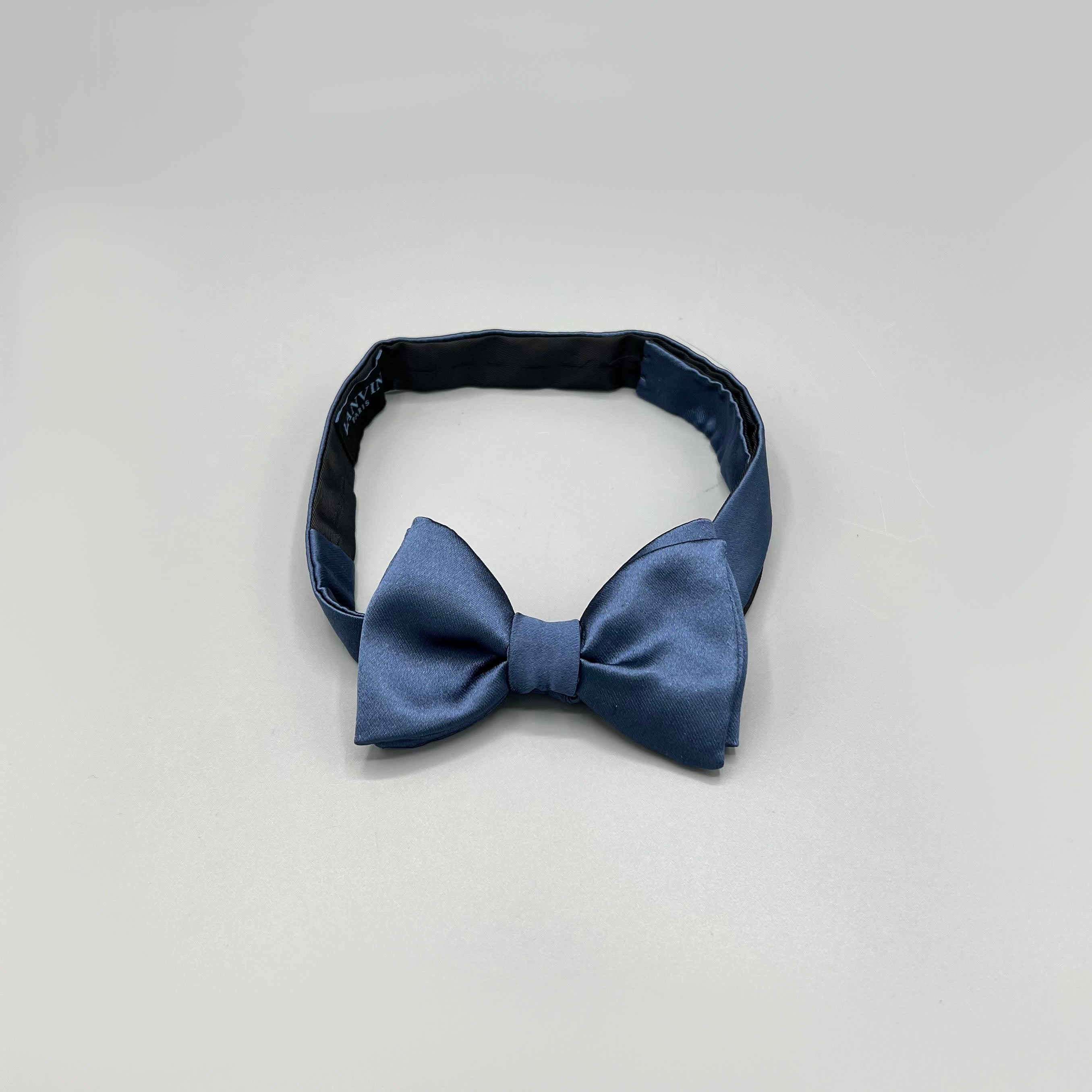 Nœud papillon bleu prénoué Lanvin