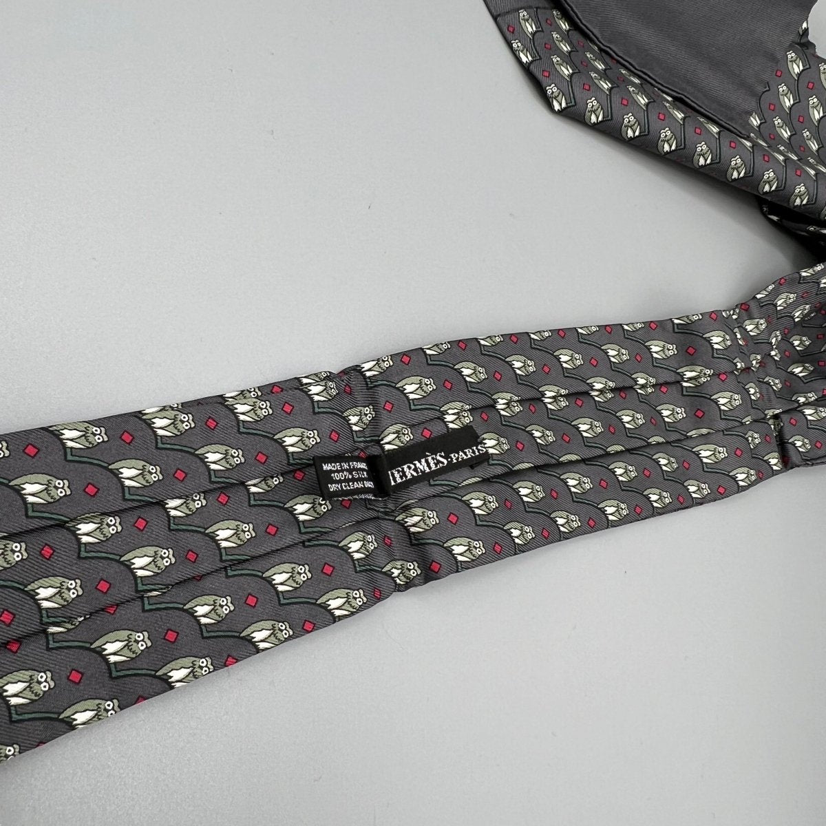 Ascot grise à motif hiboux Hermès - Le Beau Gustave