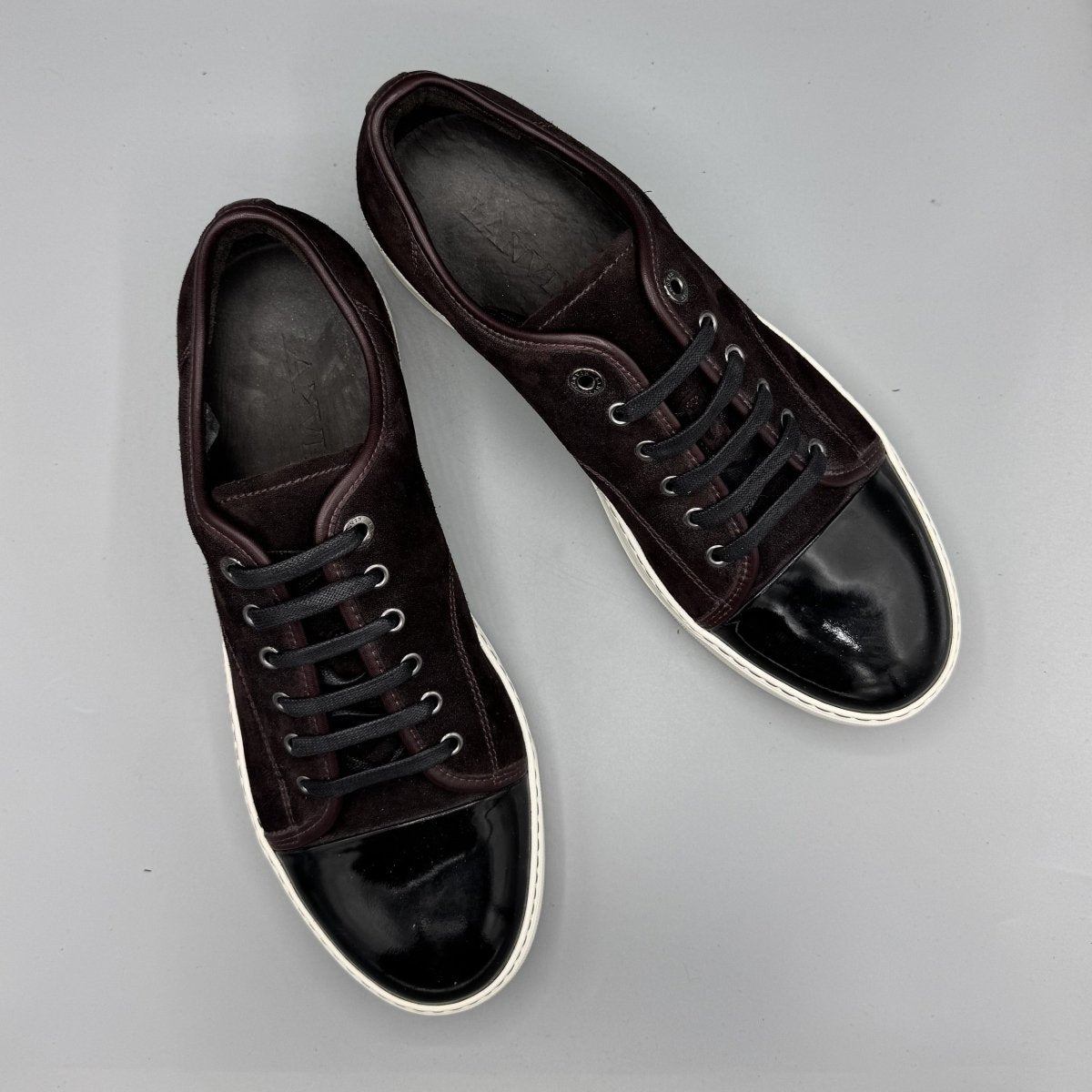 Baskets Lanvin bordeaux en daim et cuir verni - Le Beau Gustave